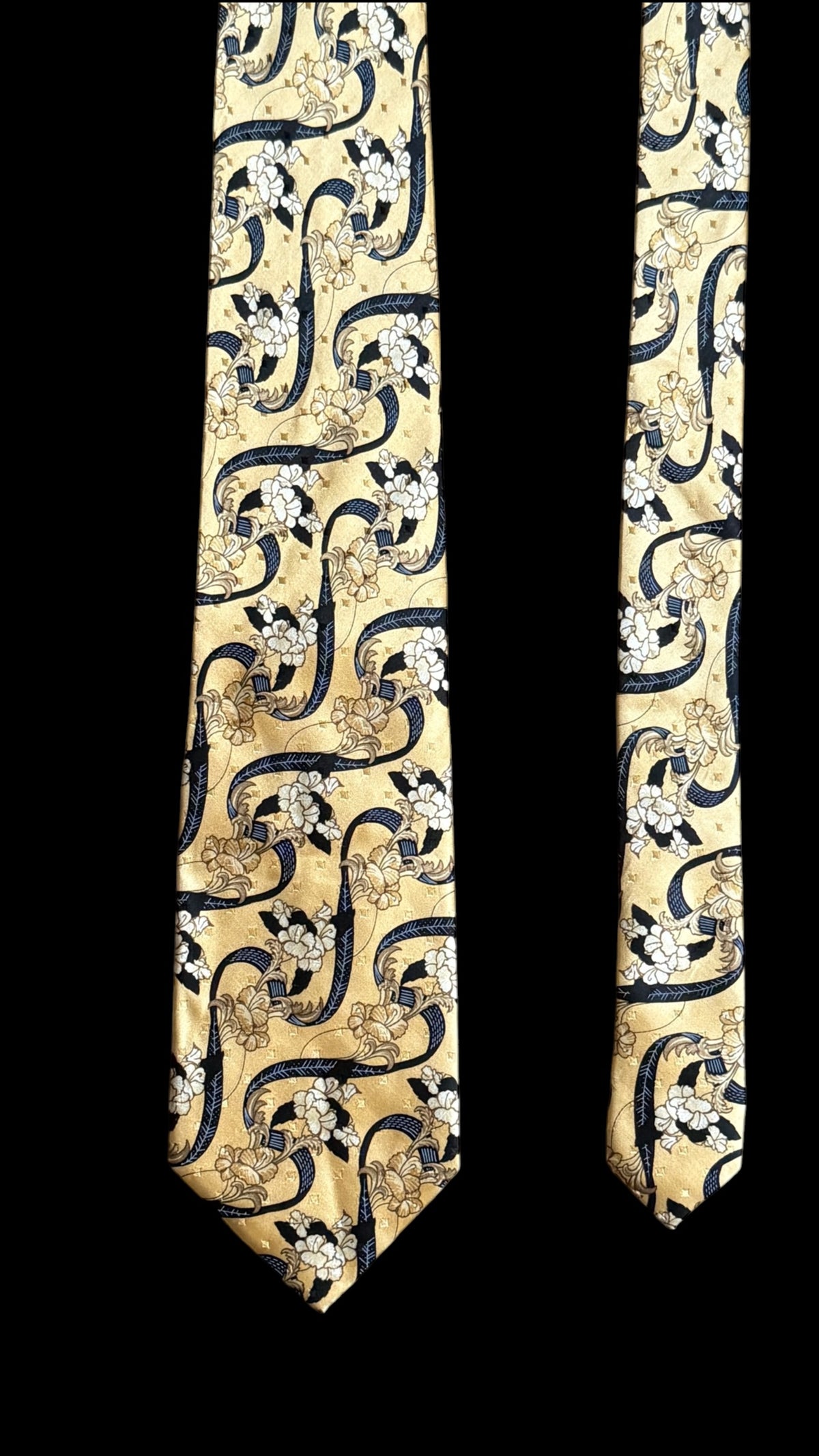 GIANFRANCO FERRE Vintage Printed Crepe Silk Jacquard Tie.