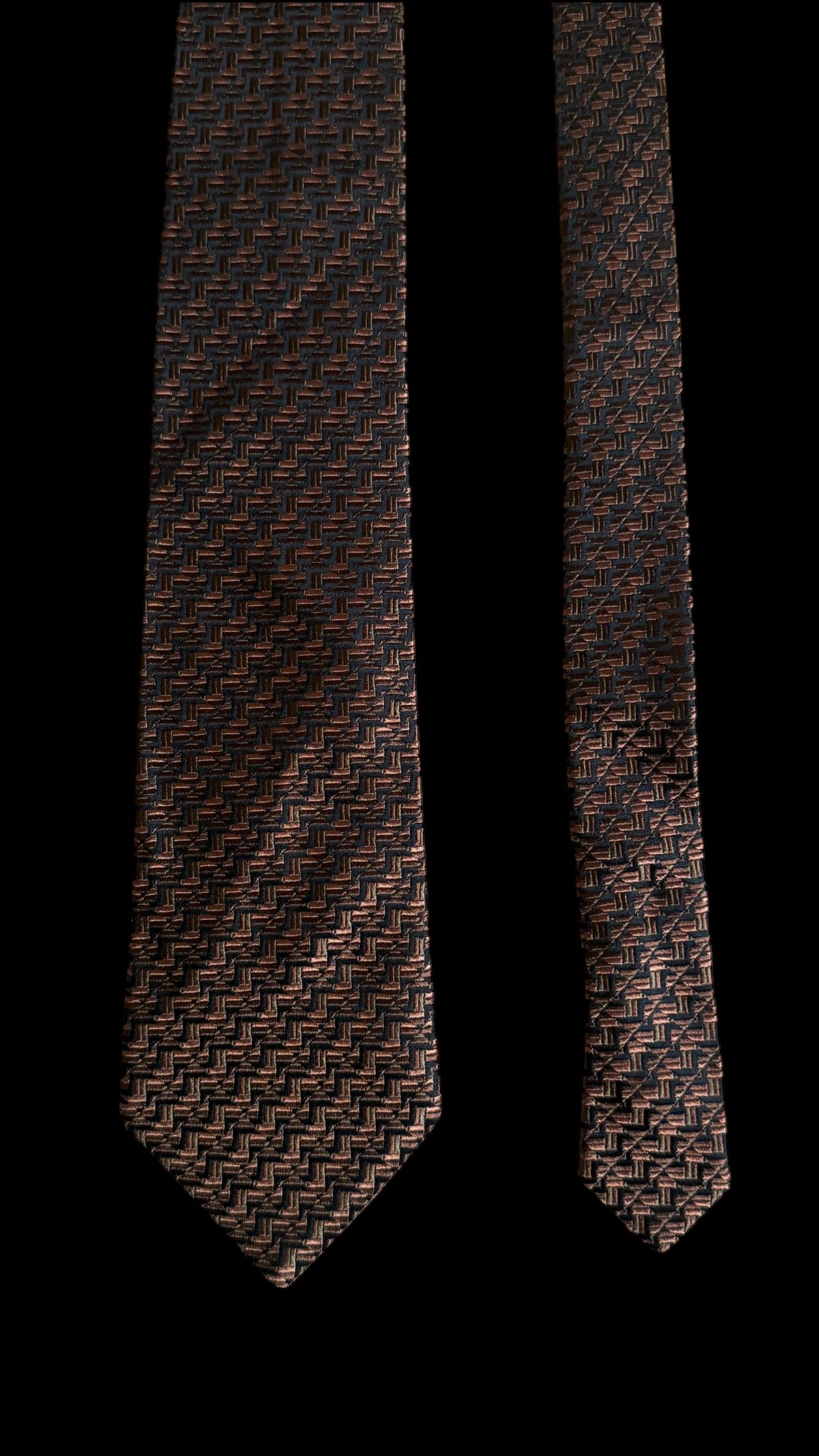 CHARVET Vintage Geometric Printed Silk Tie.