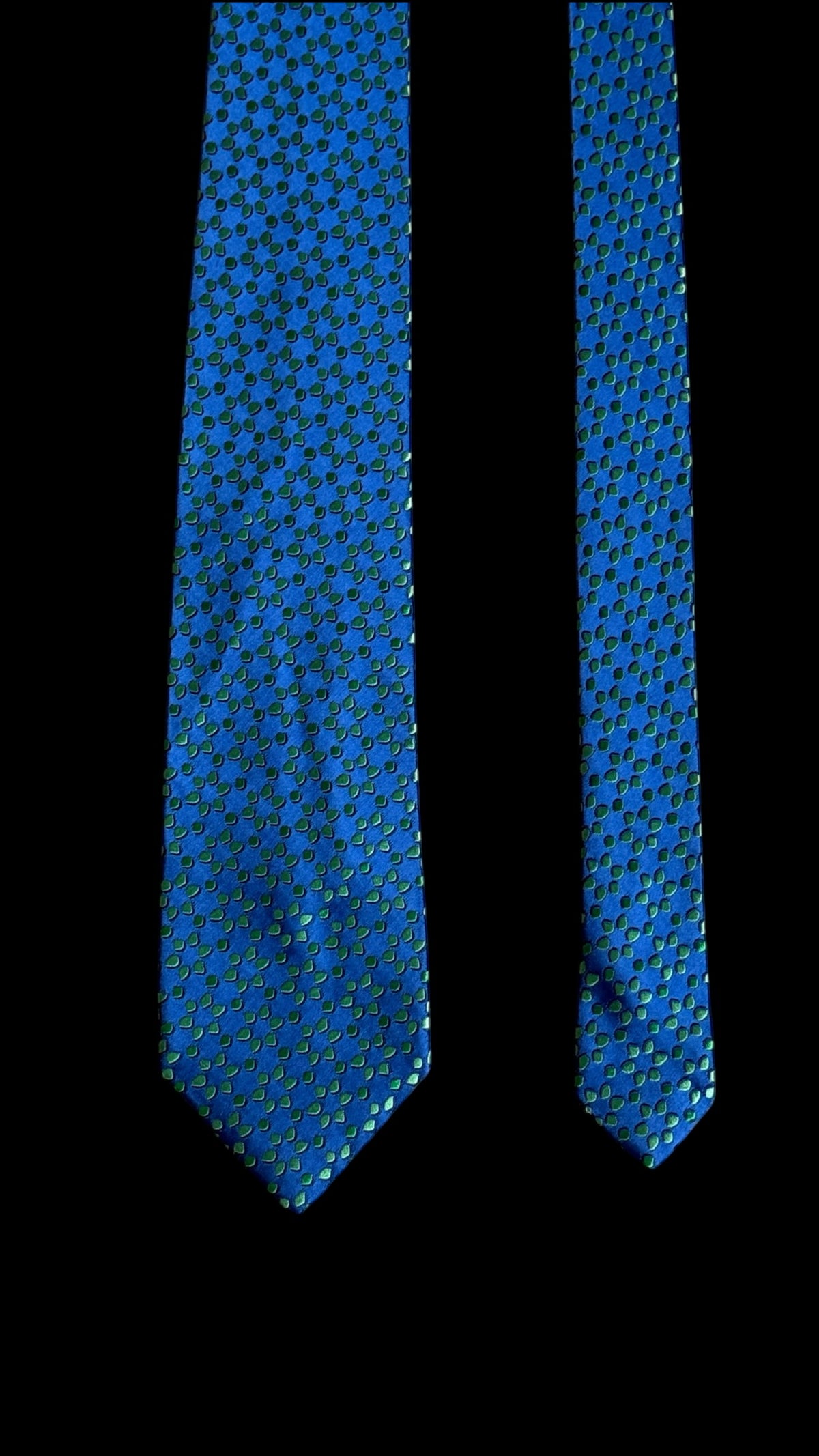 CHARVET Vintage Electric Blue Printed Silk Tie.