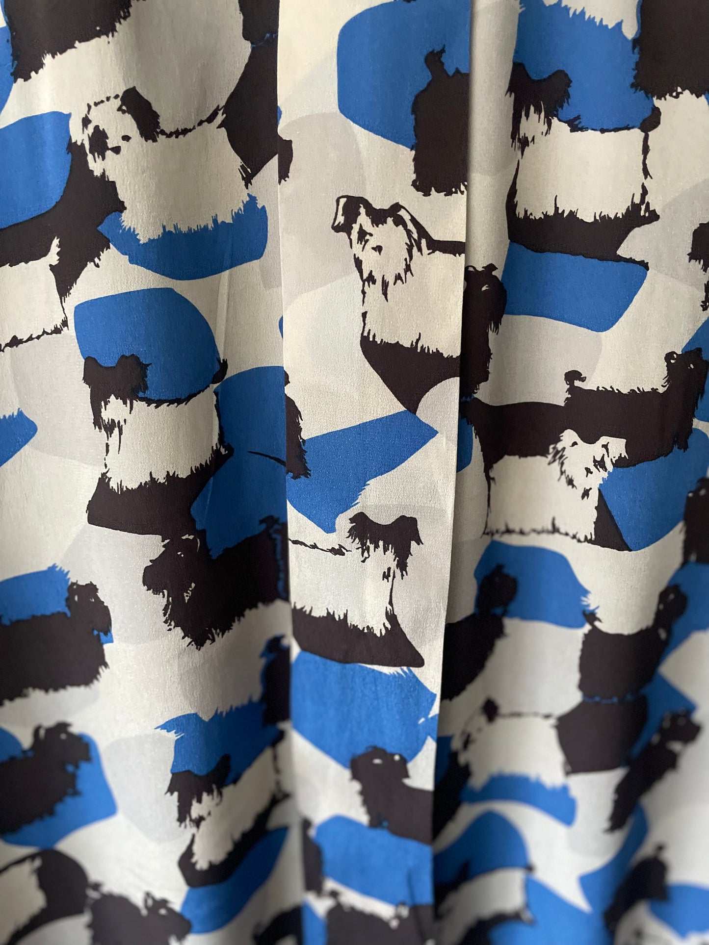 ANNE-MARIE ABELLAN Vintage Grey Abstract Dogs  Short Sleeve Silk Top. (Women’s Size 12/14)