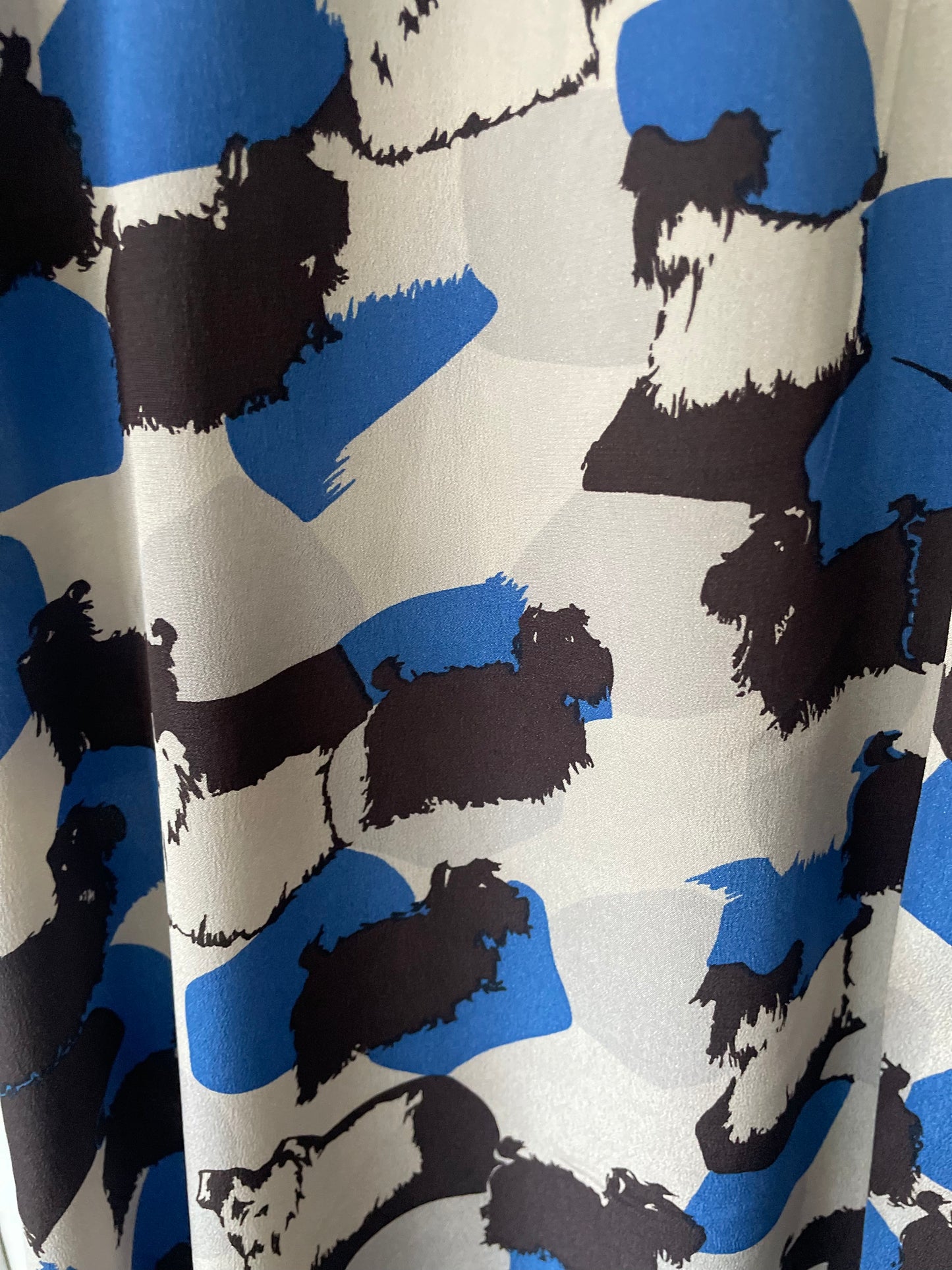 ANNE-MARIE ABELLAN Vintage Grey Abstract Dogs  Short Sleeve Silk Top. (Women’s Size 12/14)