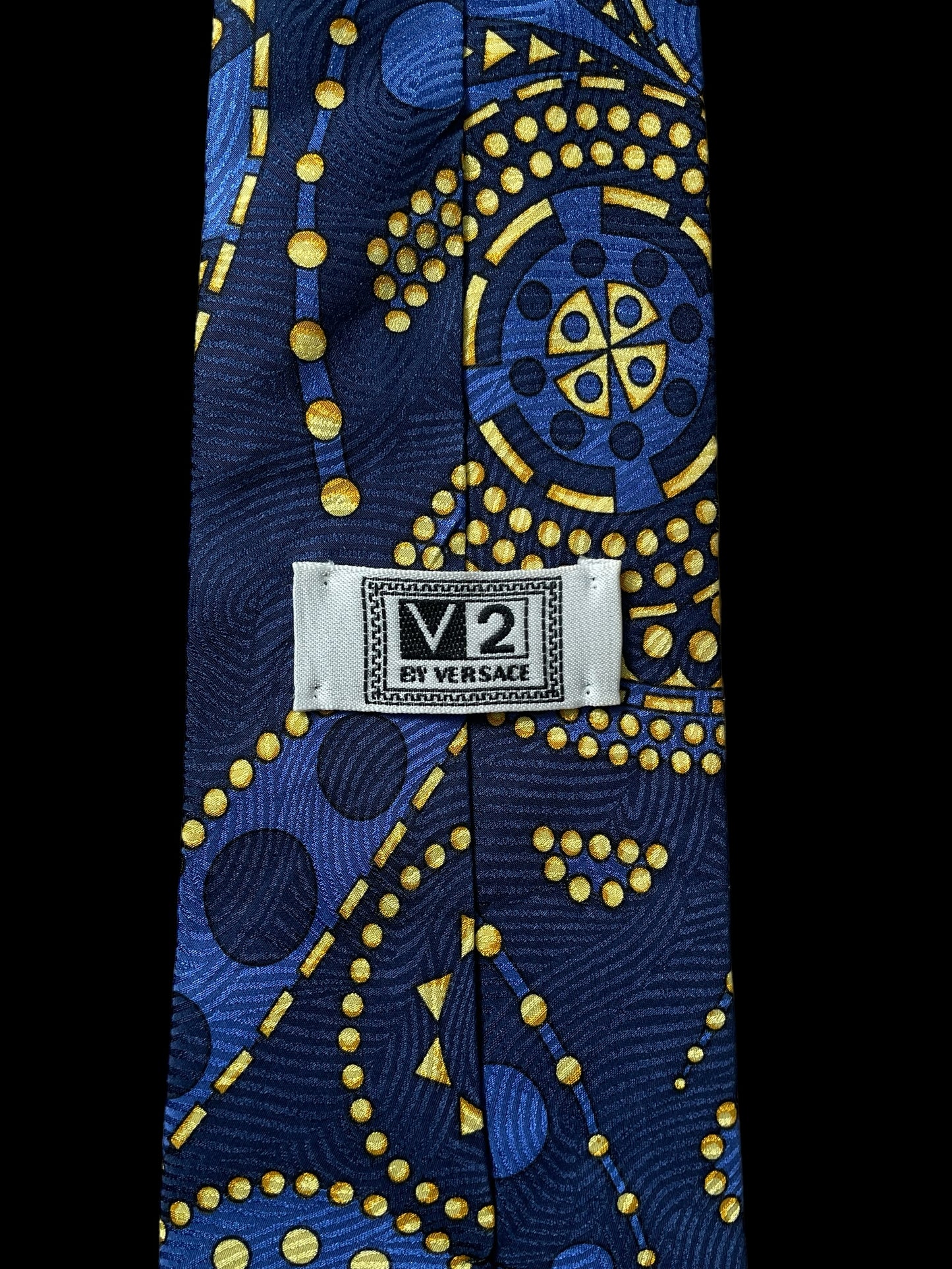 V2 by VERSACE Vintage Crepe Silk Jacquard Tie (9.2 cm by 145 cm). Navy blue abstract Printed