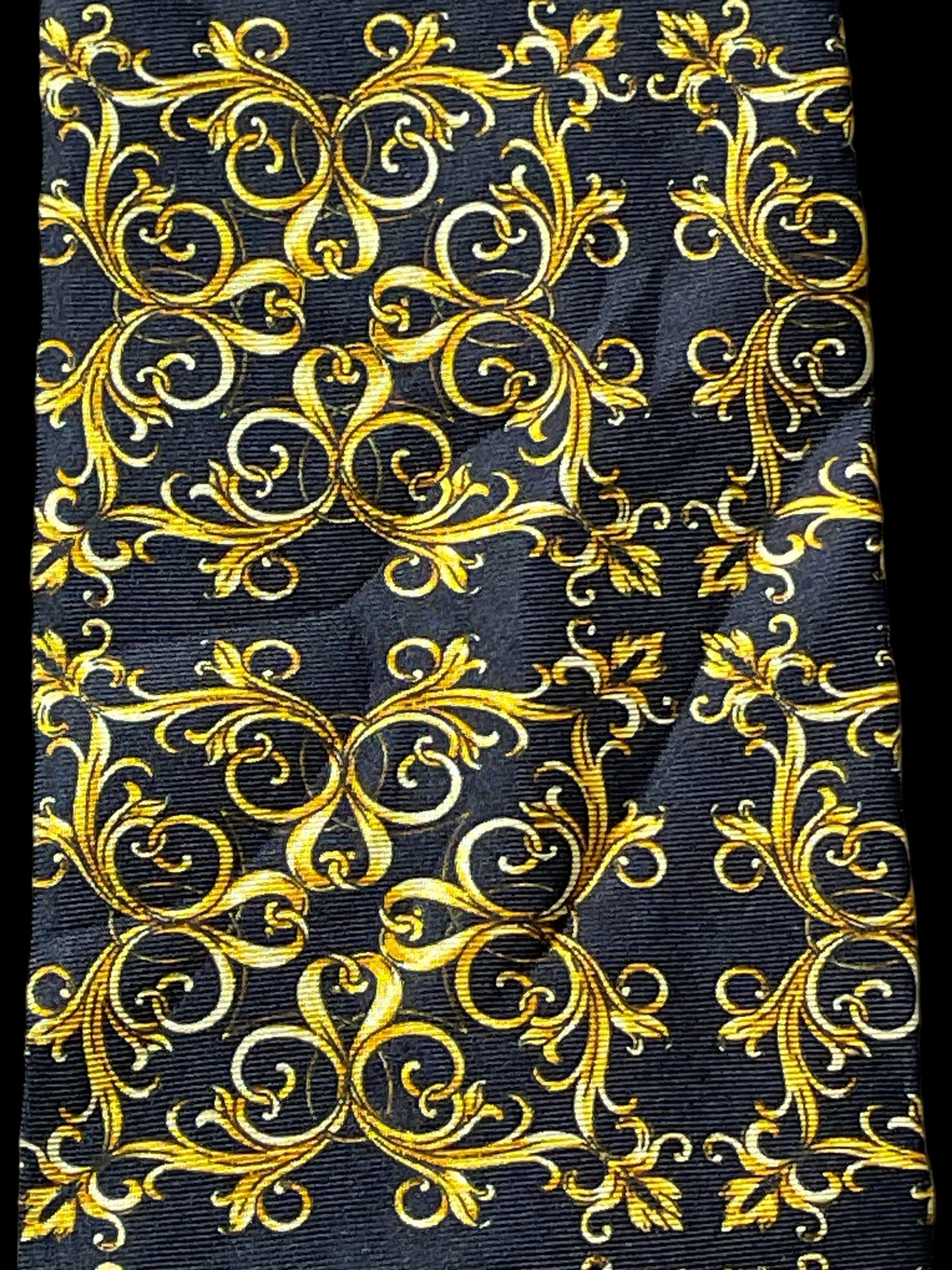 VERSACE CLASSIC V2 Vintage Silk Tie (9.3 cm by 150 cm). Black Baroque Printed