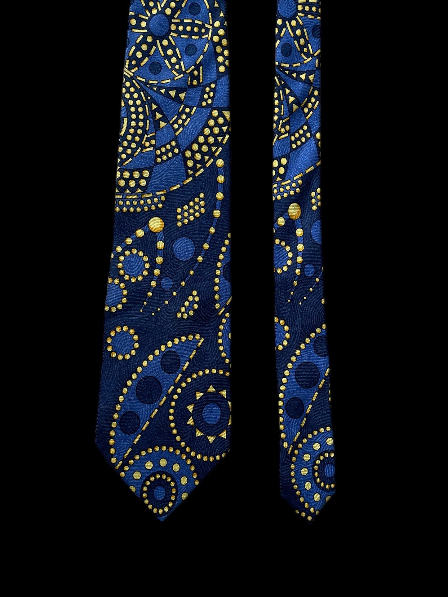 V2 by VERSACE Vintage Crepe Silk Jacquard Tie (9.2 cm by 145 cm). Navy blue abstract Printed