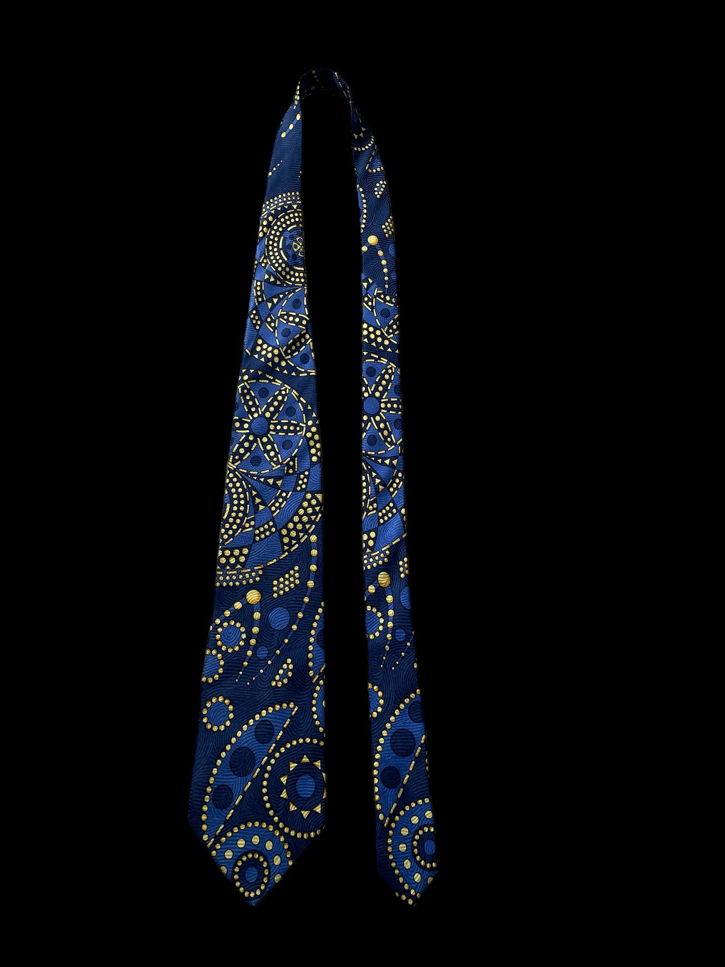 V2 by VERSACE Vintage Crepe Silk Jacquard Tie (9.2 cm by 145 cm). Navy blue abstract Printed
