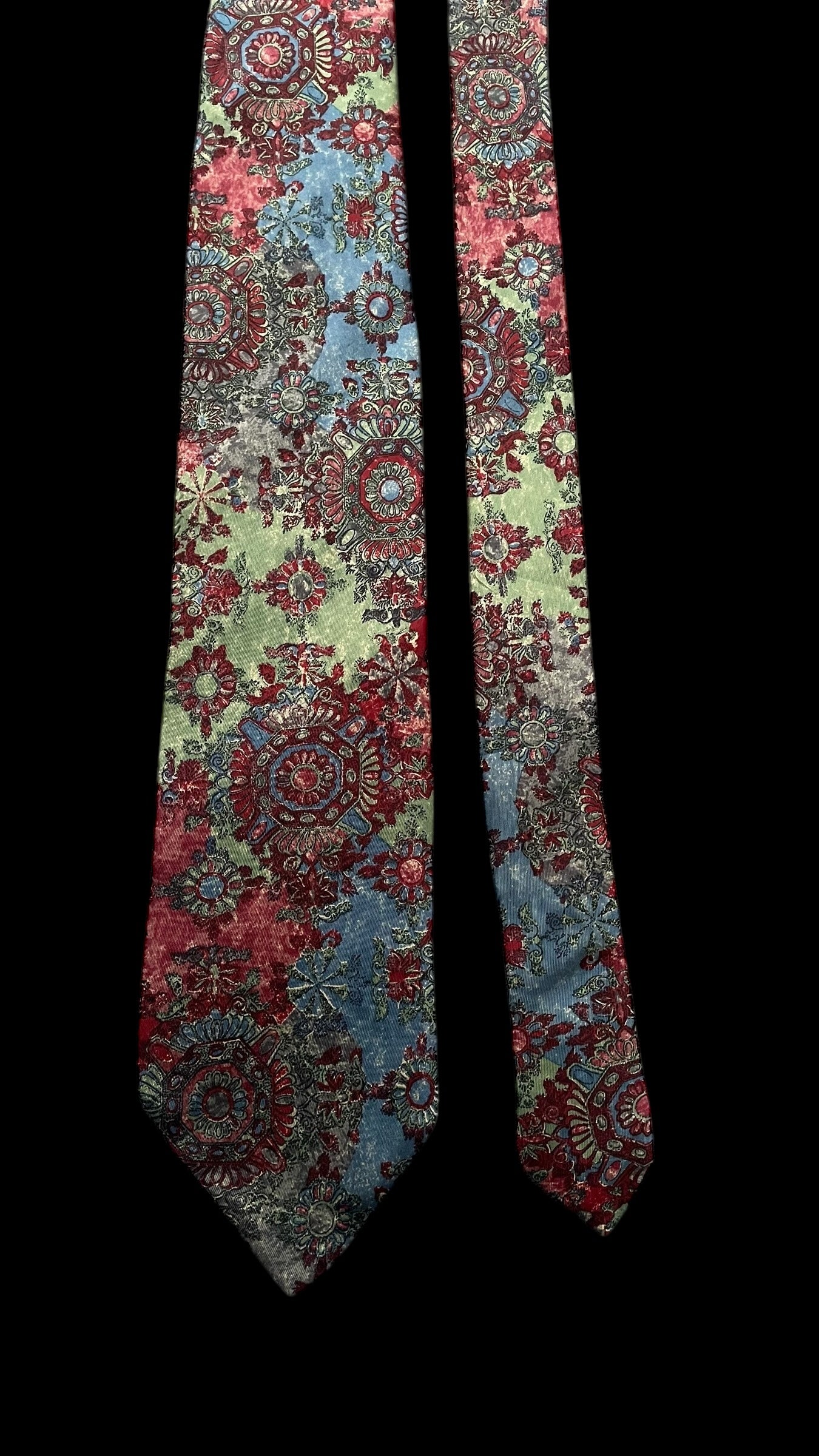 GUCCI Vintage Burgundy Baroque Silk Tie (9 cm by 149 cm)