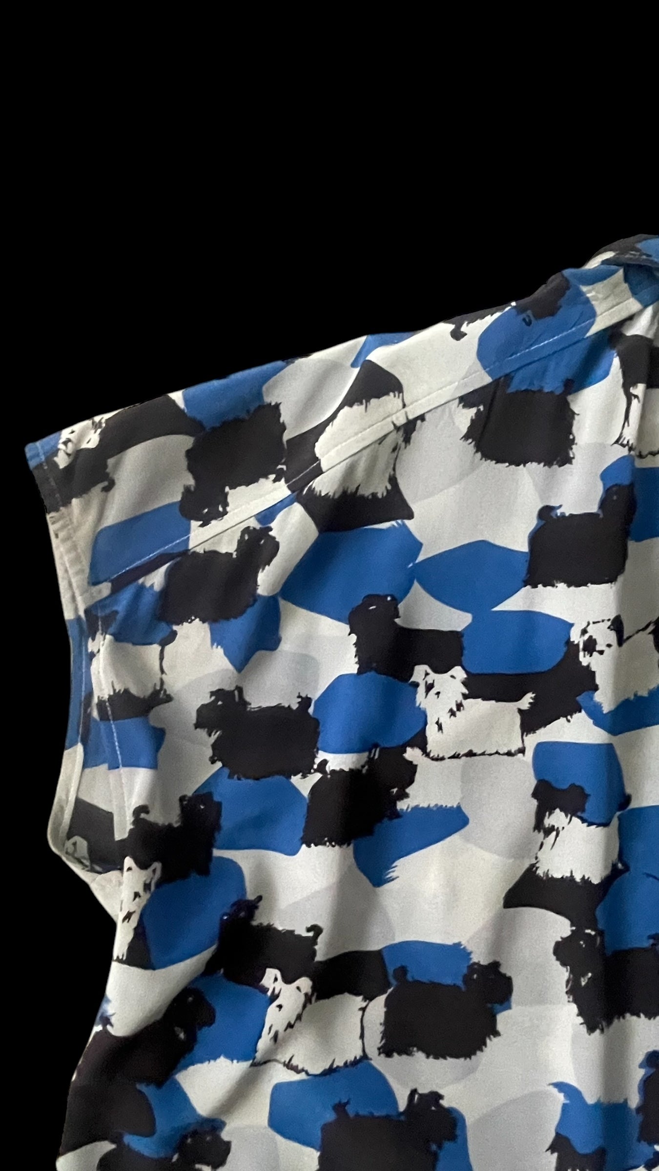 ANNE-MARIE ABELLAN Vintage Grey Abstract Dogs  Short Sleeve Silk Top. (Women’s Size 12/14)