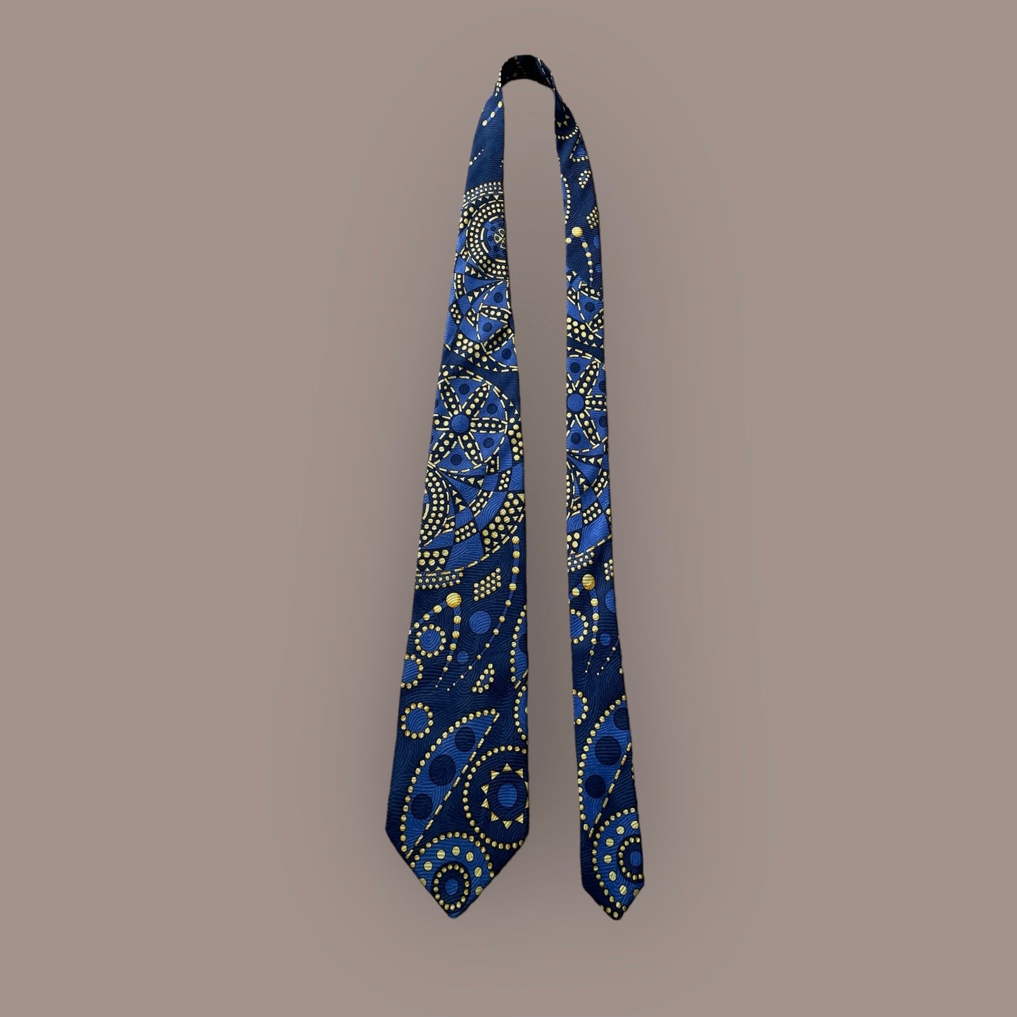 V2 by VERSACE Vintage Crepe Silk Jacquard Tie (9.2 cm by 145 cm). Navy blue abstract Printed