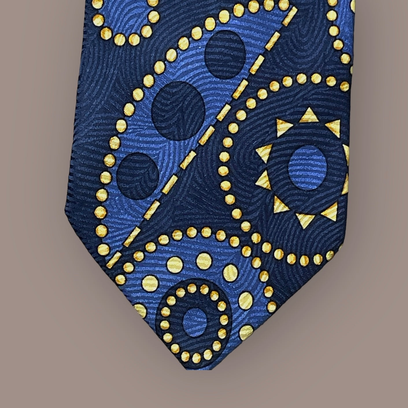 V2 by VERSACE Vintage Crepe Silk Jacquard Tie (9.2 cm by 145 cm). Navy blue abstract Printed