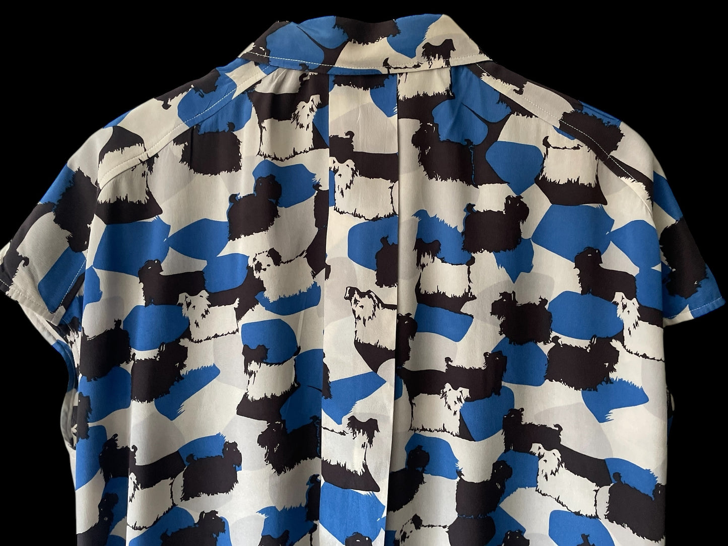 ANNE-MARIE ABELLAN Vintage Grey Abstract Dogs  Short Sleeve Silk Top. (Women’s Size 12/14)