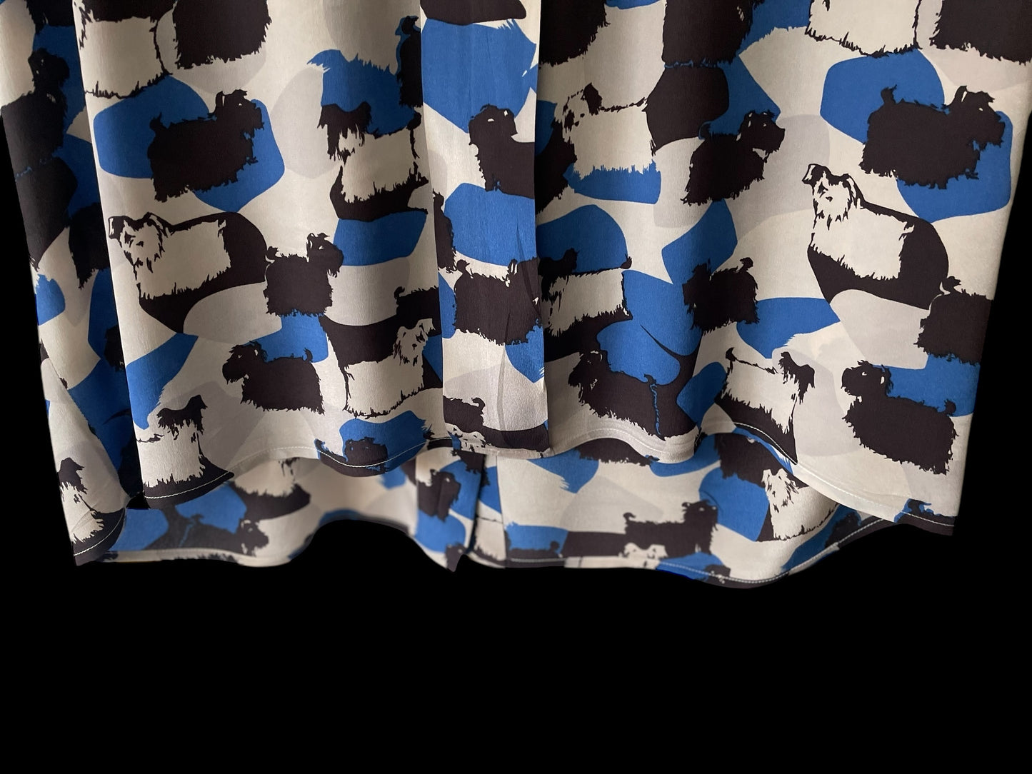 ANNE-MARIE ABELLAN Vintage Grey Abstract Dogs  Short Sleeve Silk Top. (Women’s Size 12/14)