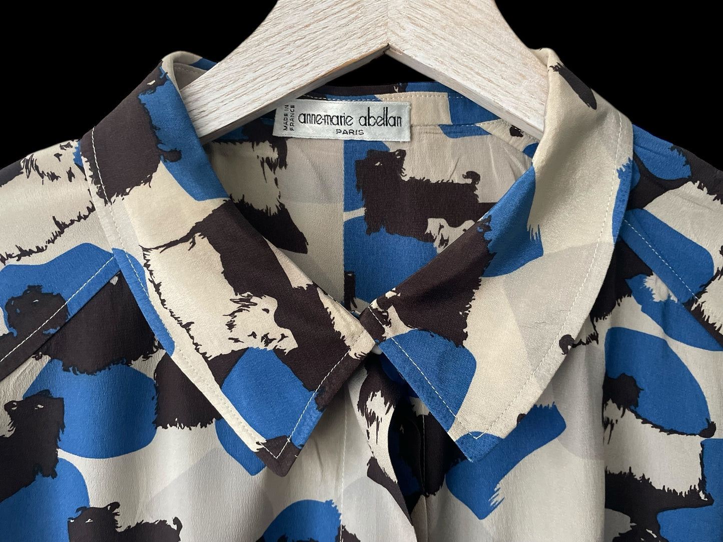 ANNE-MARIE ABELLAN Vintage Grey Abstract Dogs  Short Sleeve Silk Top. (Women’s Size 12/14)