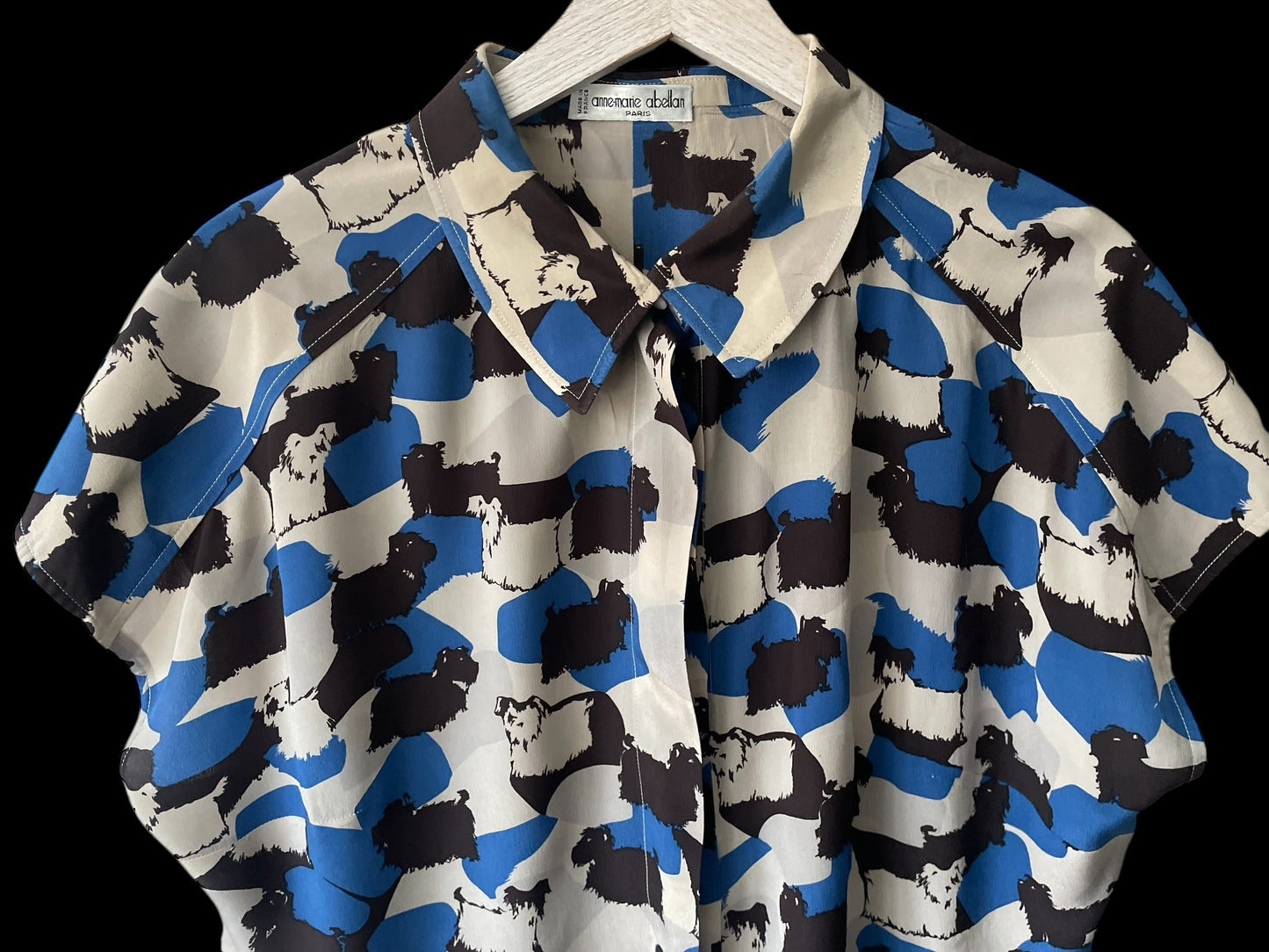 ANNE-MARIE ABELLAN Vintage Grey Abstract Dogs  Short Sleeve Silk Top. (Women’s Size 12/14)