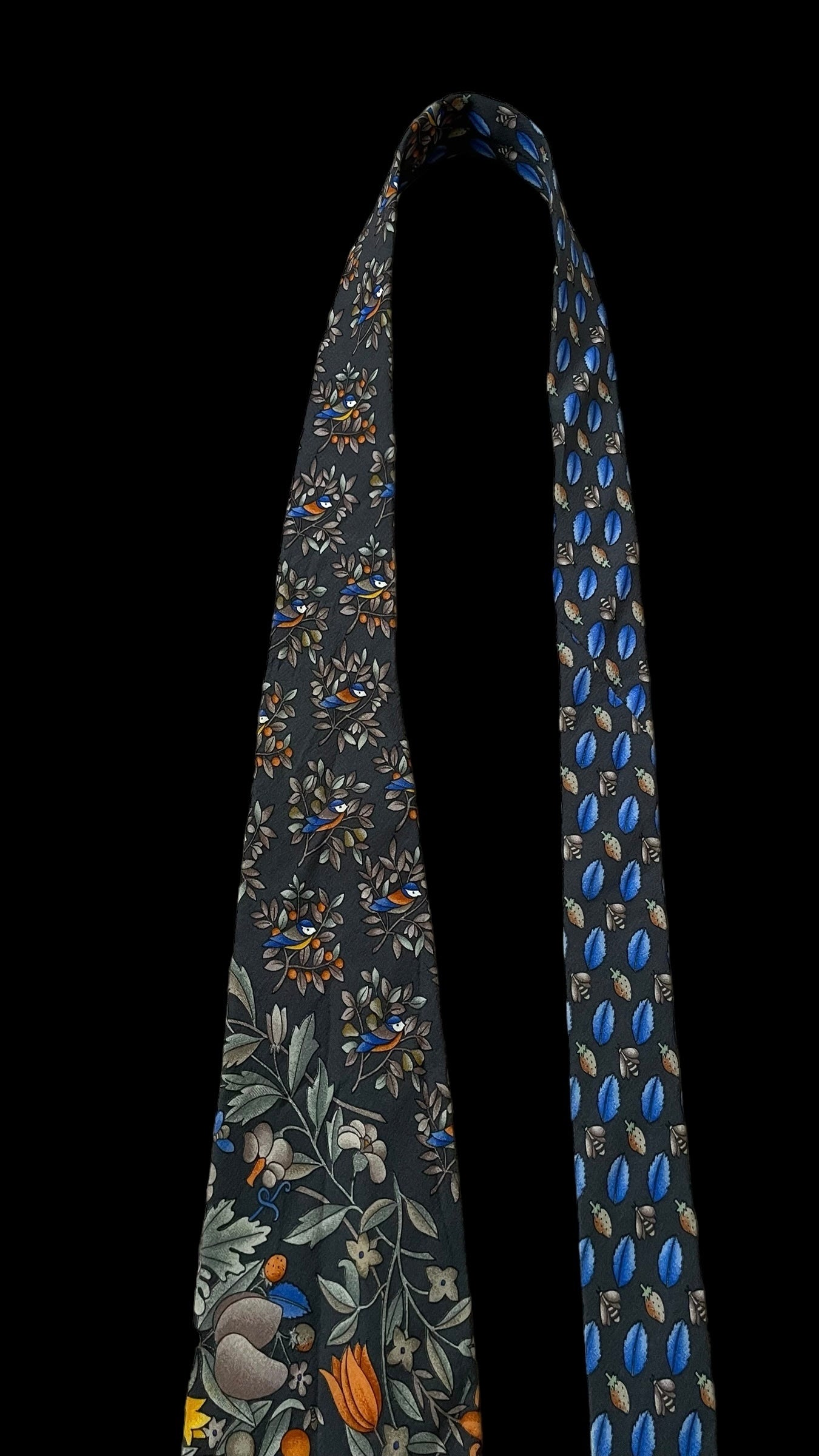 LEONARD vintage dark grey exotic crepe silk tie (9.5 cm by 151 cm)