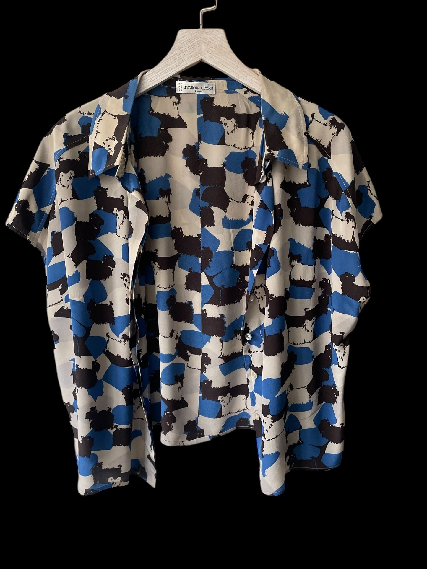 ANNE-MARIE ABELLAN Vintage Grey Abstract Dogs  Short Sleeve Silk Top. (Women’s Size 12/14)