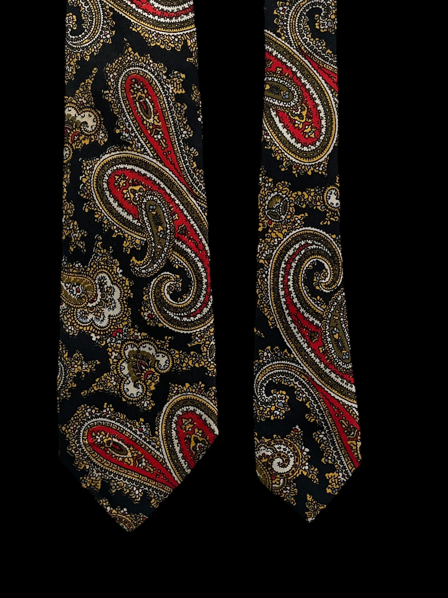 I. MAGNIN & Co Vintage Black Paisley Silk Tie (6.6 cm by 136 cm) Small Front Size.