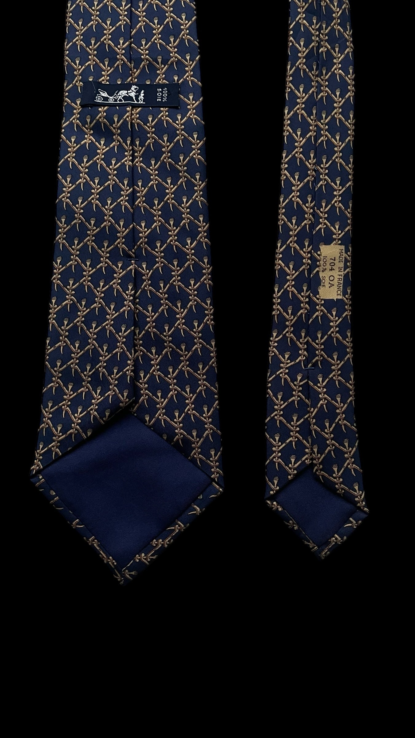 HERMES Vintage Navy Blue Mechanic Silk Tie (9.2 cm by 134 cm) Medium Front Size.
