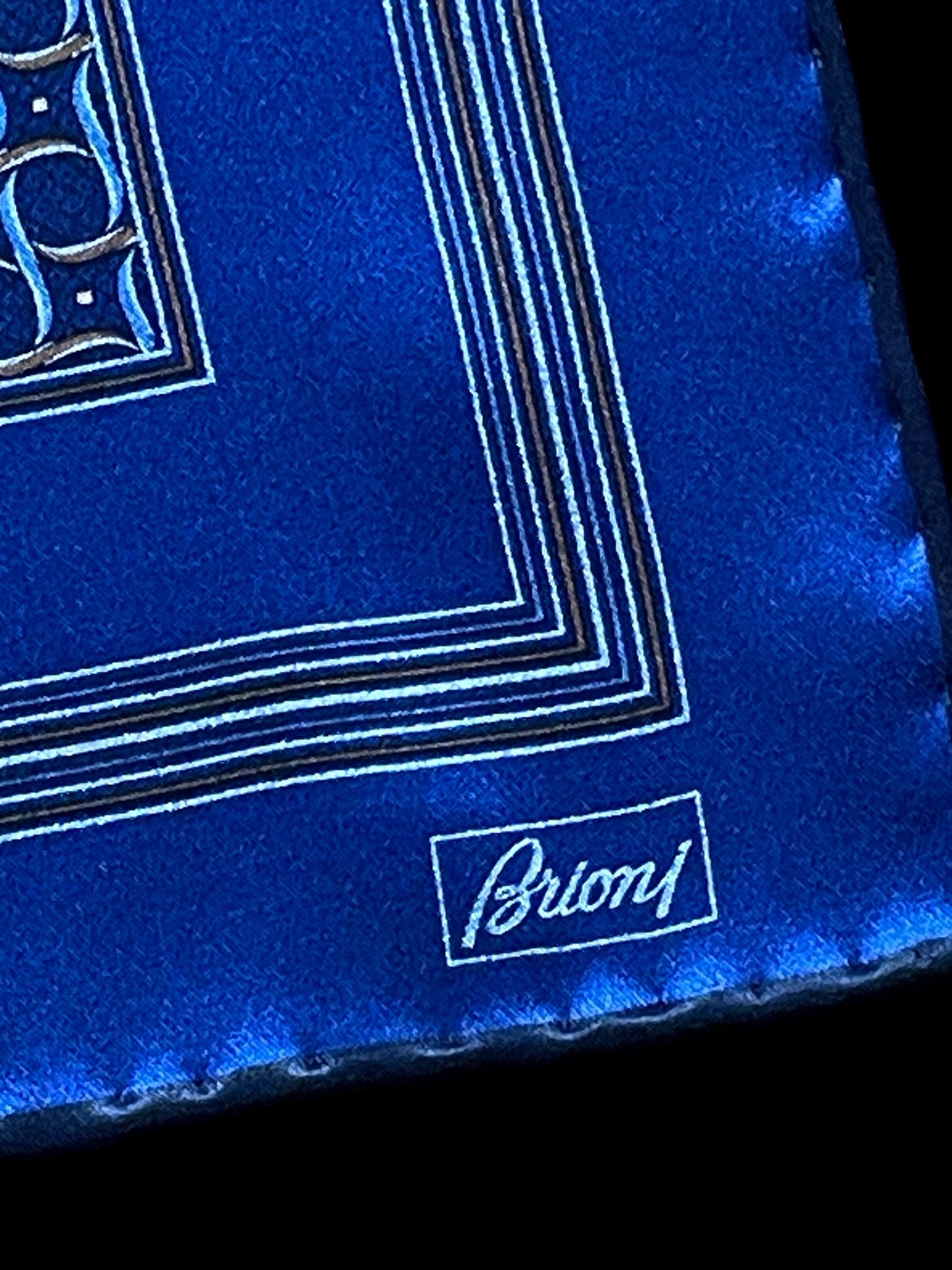 BRIONI Vintage Crepe Silk Tie-Pocket/Square set. Electric-blue geometric printed.