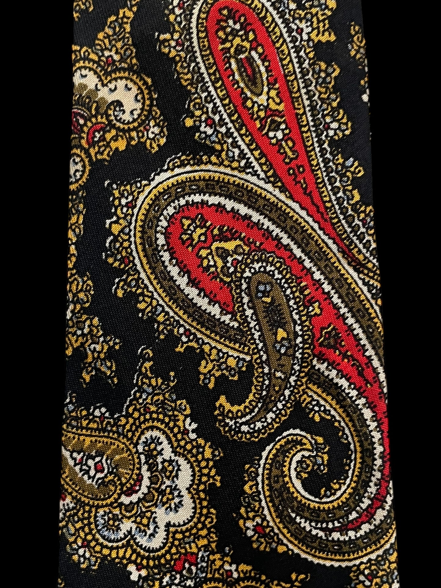 I. MAGNIN & Co Vintage Black Paisley Silk Tie (6.6 cm by 136 cm) Small Front Size.