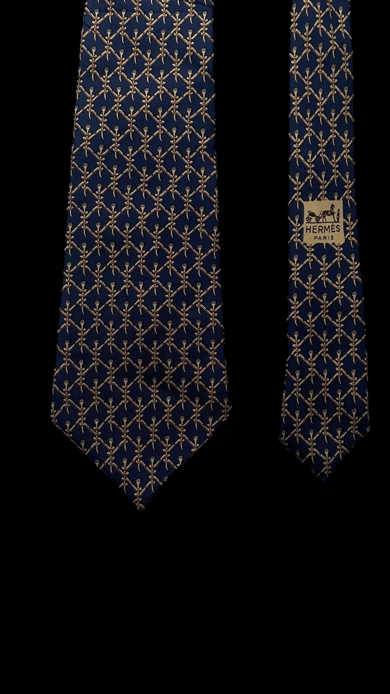 HERMES Vintage Navy Blue Mechanic Silk Tie (9.2 cm by 134 cm) Medium Front Size.
