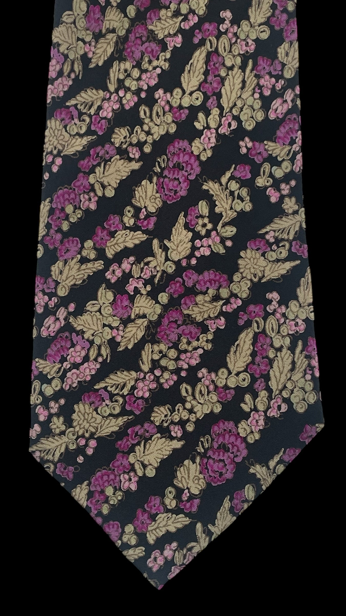 AQUASCUTUM Vintage Black Floral Silk Tie  (8.6 cm by 141 cm) Medium Front Size.