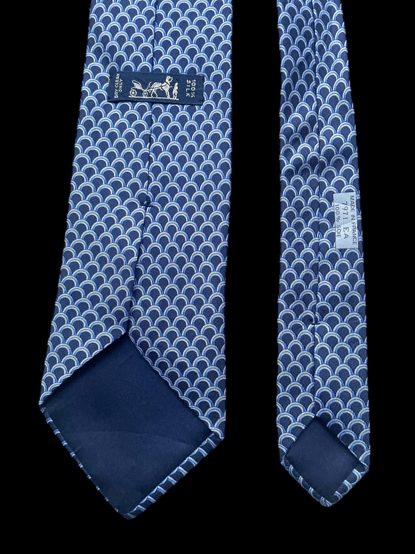 HERMES Vintage Navy Blue Geometric Silk Tie (9.3 cm by 148 cm) Medium front size