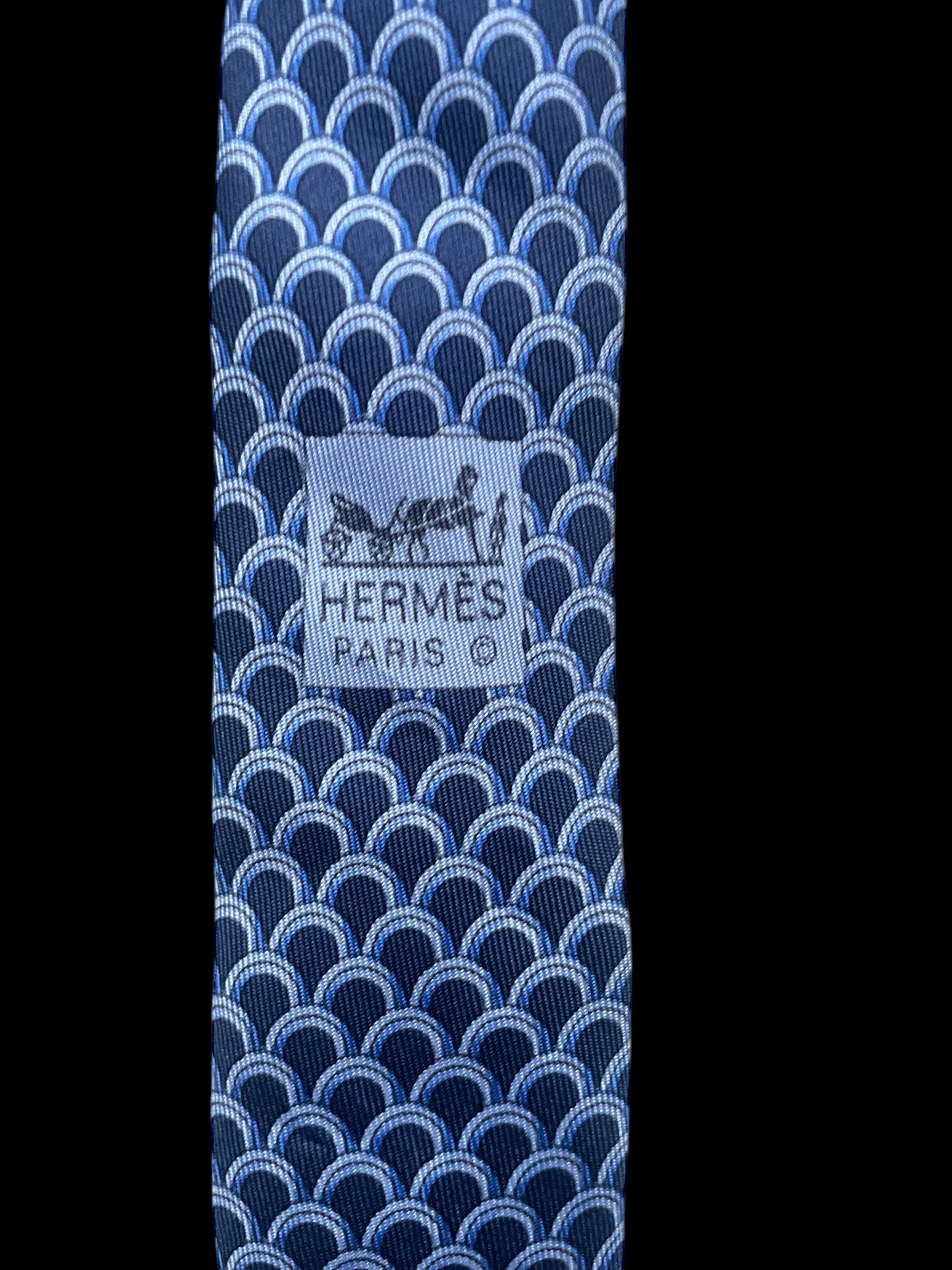 HERMES Vintage Navy Blue Geometric Silk Tie (9.3 cm by 148 cm) Medium front size