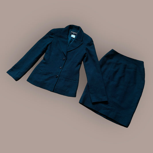CHANEL Vintage Dark Green Skirt Suit. Size 36 (Extra Small).
