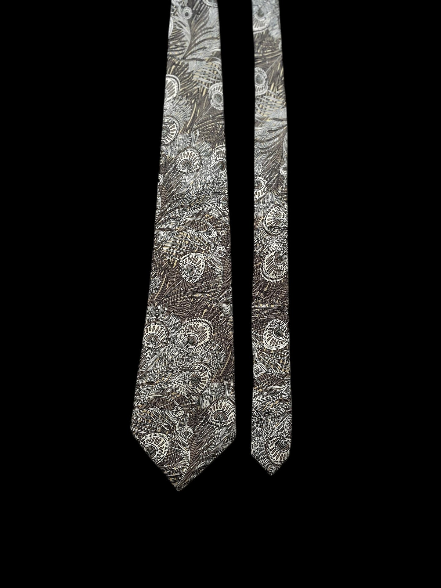 LIBERTY Vintage Brown Peacock Feathers Silk Tie (9.4 cm by 151 cm) Medium Front Size