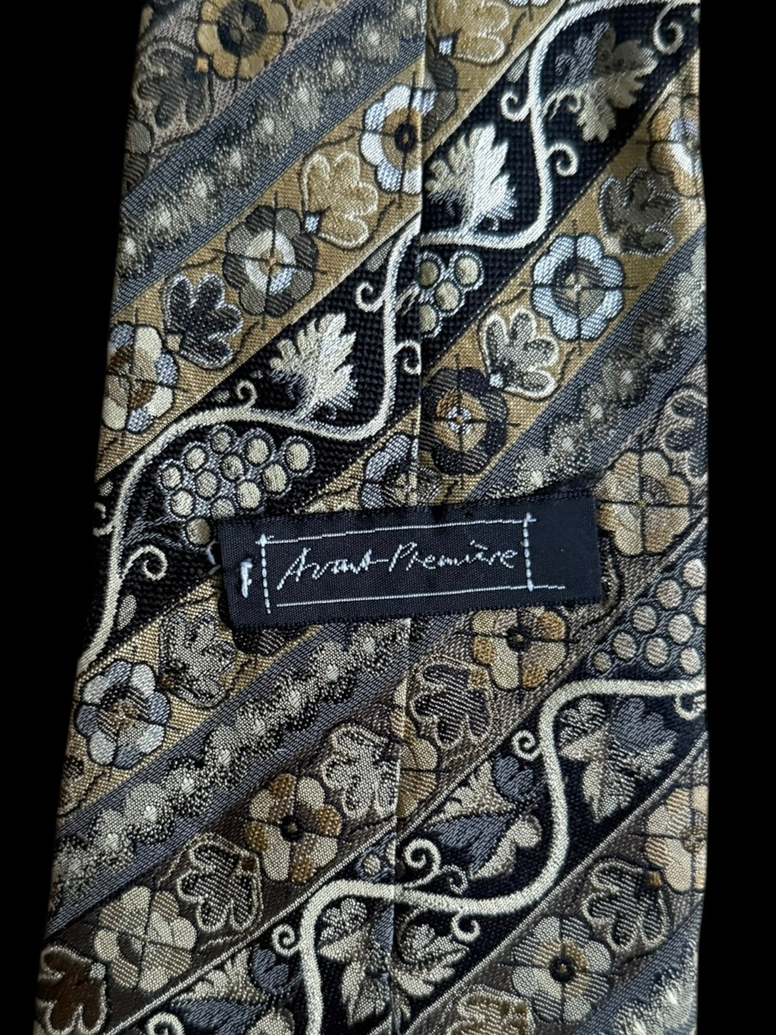 AVANT PREMIERE vintage metallic golden floral silk tie.