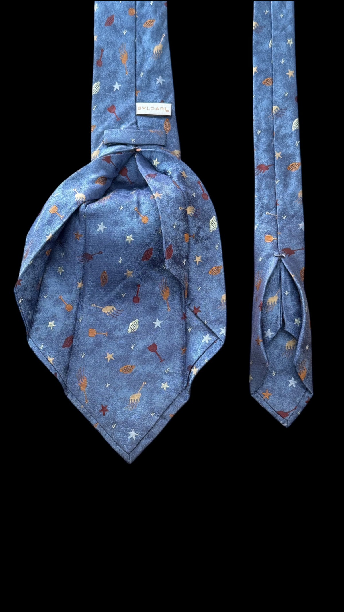 BVLGARI vintage 7-fold blue novelty crepe silk jacquard tie.