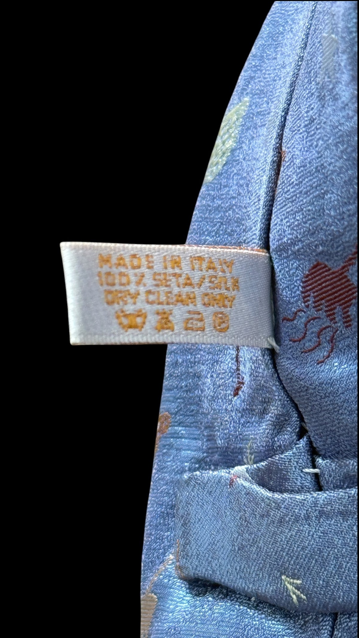 BVLGARI vintage 7-fold blue novelty crepe silk jacquard tie.
