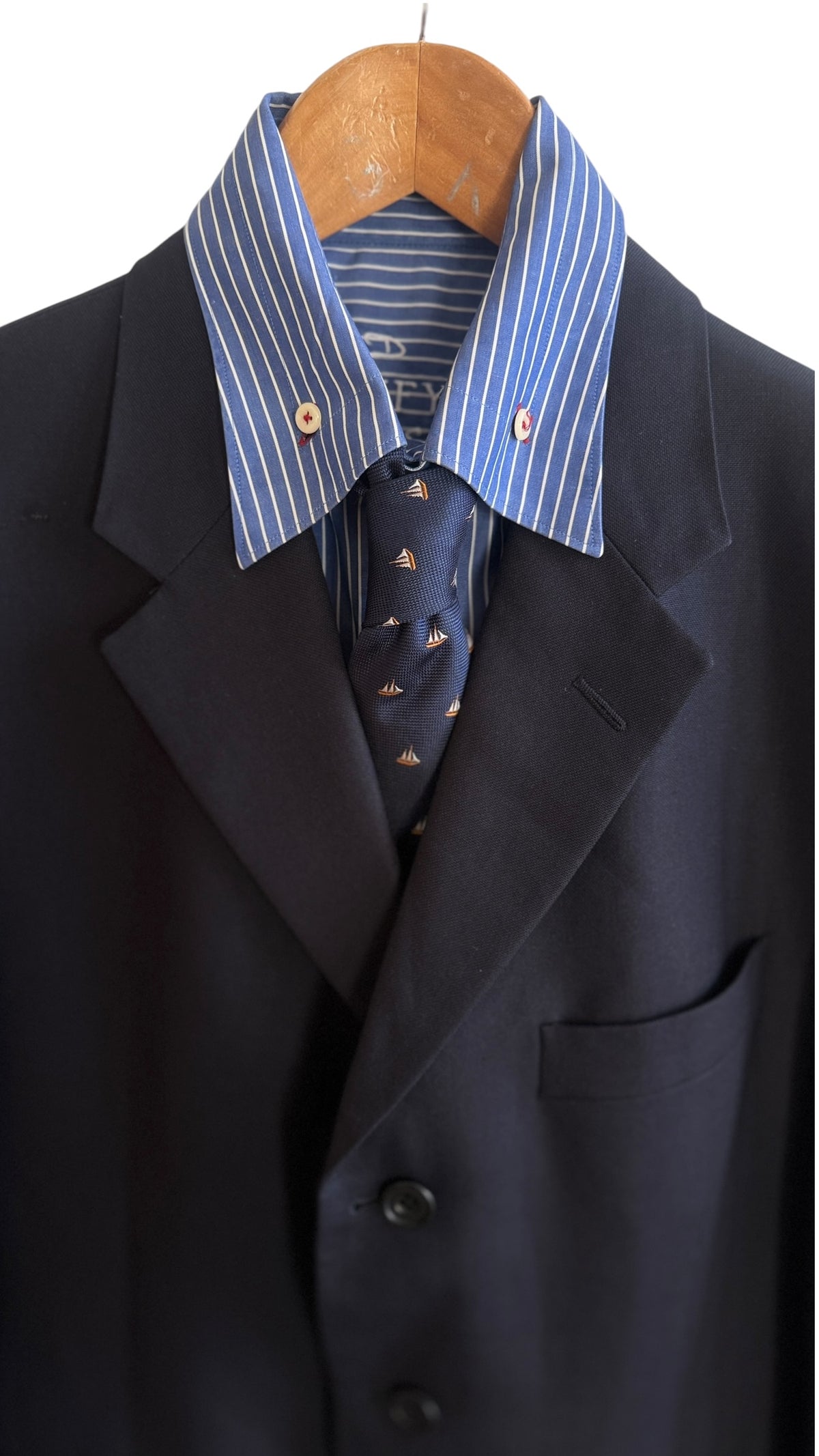 SALVATORE FERRAGAMO vintage navy blue boats silk tie.