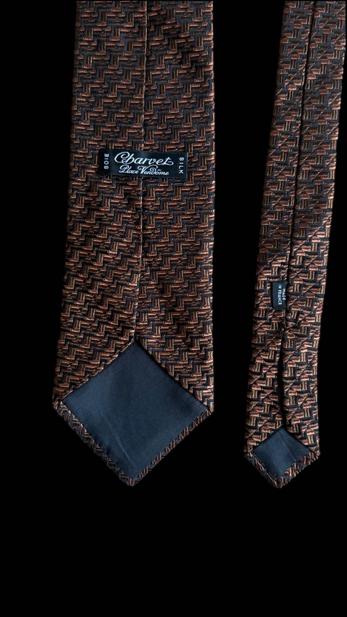 CHARVET Vintage Geometric Printed Silk Tie.