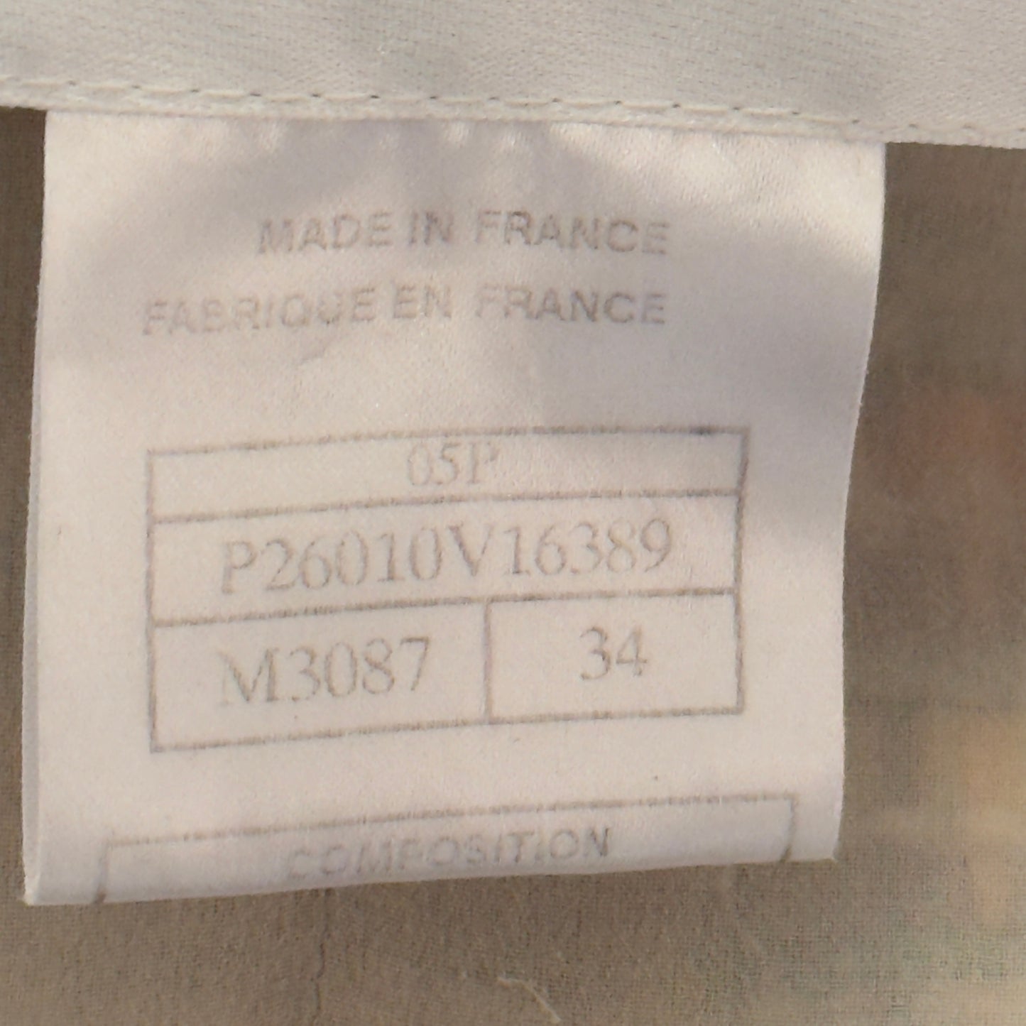 CHANEL Vintage Light Grey Tweed Jacket. Size 34 (Extra Small).