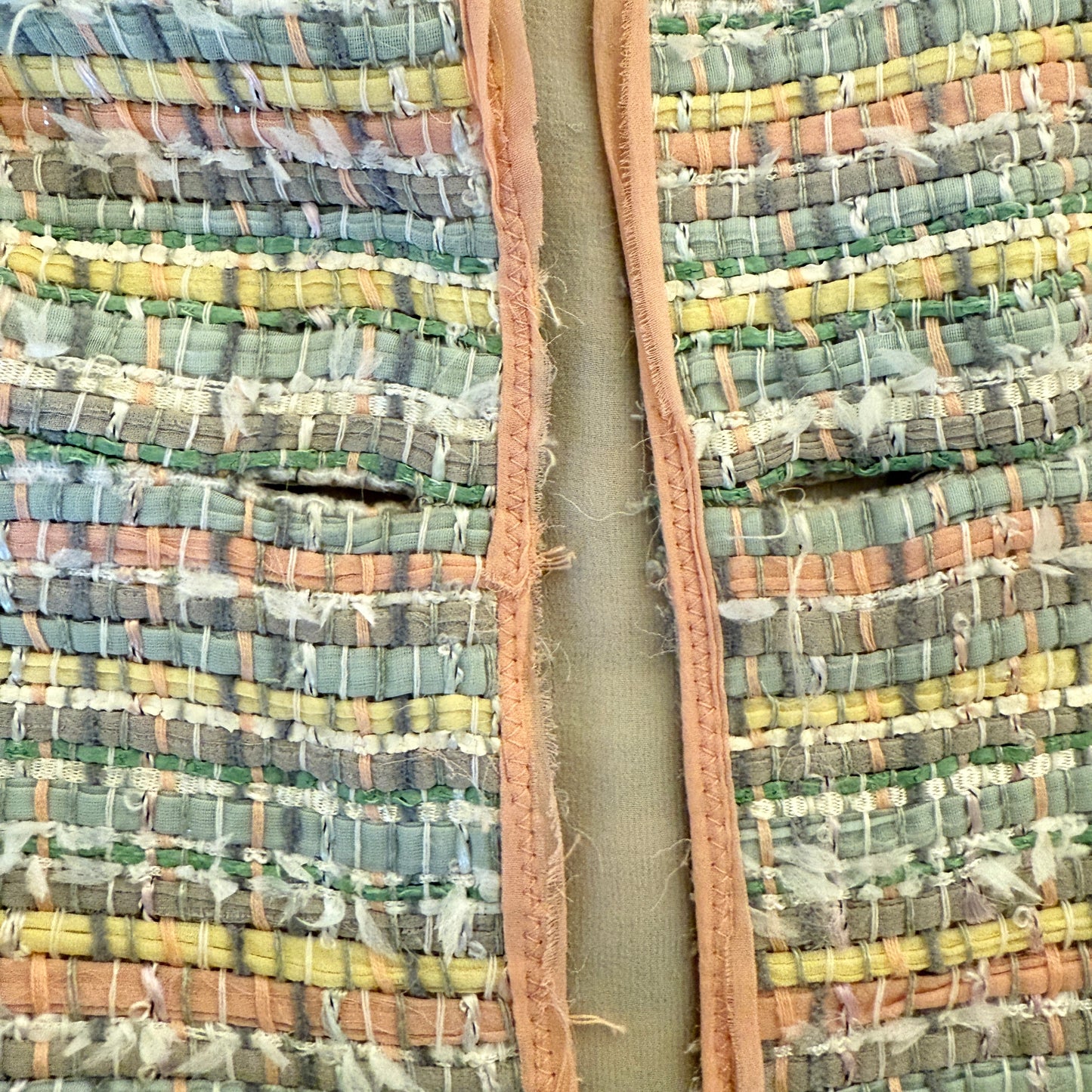 CHANEL Vintage Light Grey Tweed Jacket. Size 34 (Extra Small).