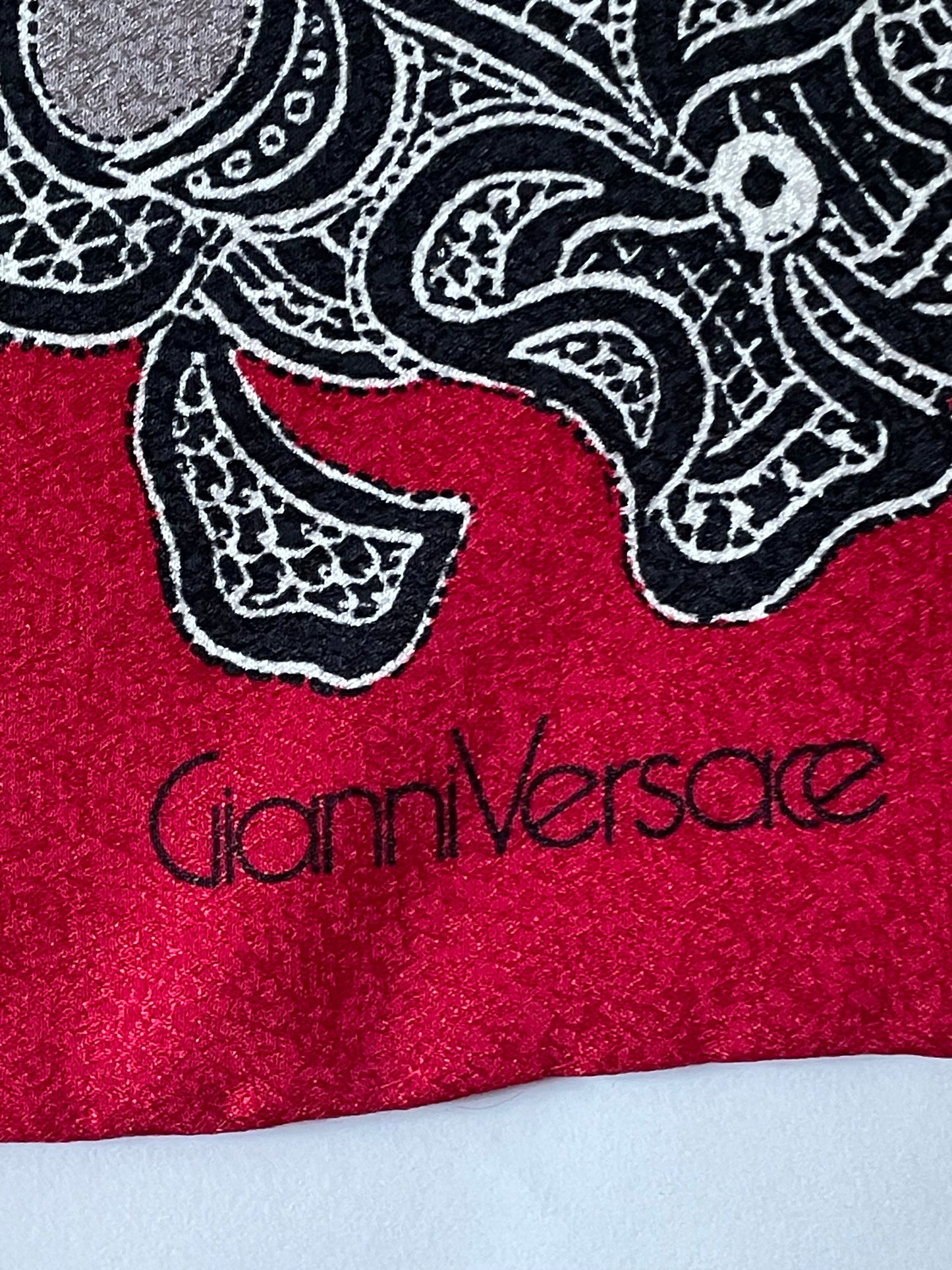 Vintage GIANNI VERSACE Grey Floral Crepe Silk Jacquard Scarf (86 cm by 87 cm)