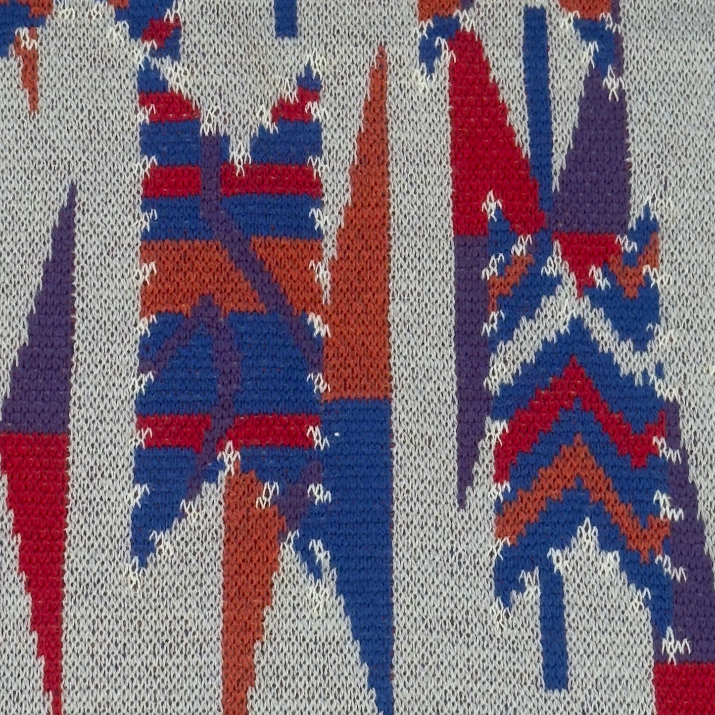 MISSONI Sport (new) Vintage Light Grey Abstract Knitted Wool Scarf (42 cm by 143 cm)