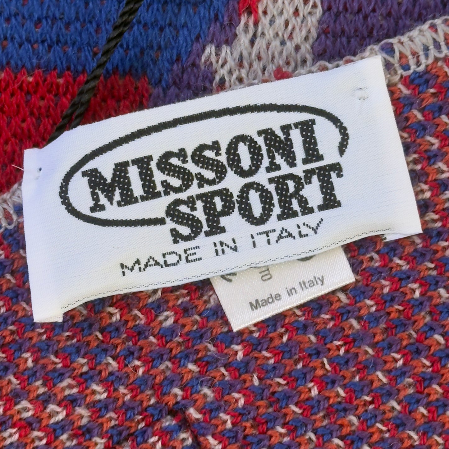 MISSONI Sport (new) Vintage Light Grey Abstract Knitted Wool Scarf (42 cm by 143 cm)