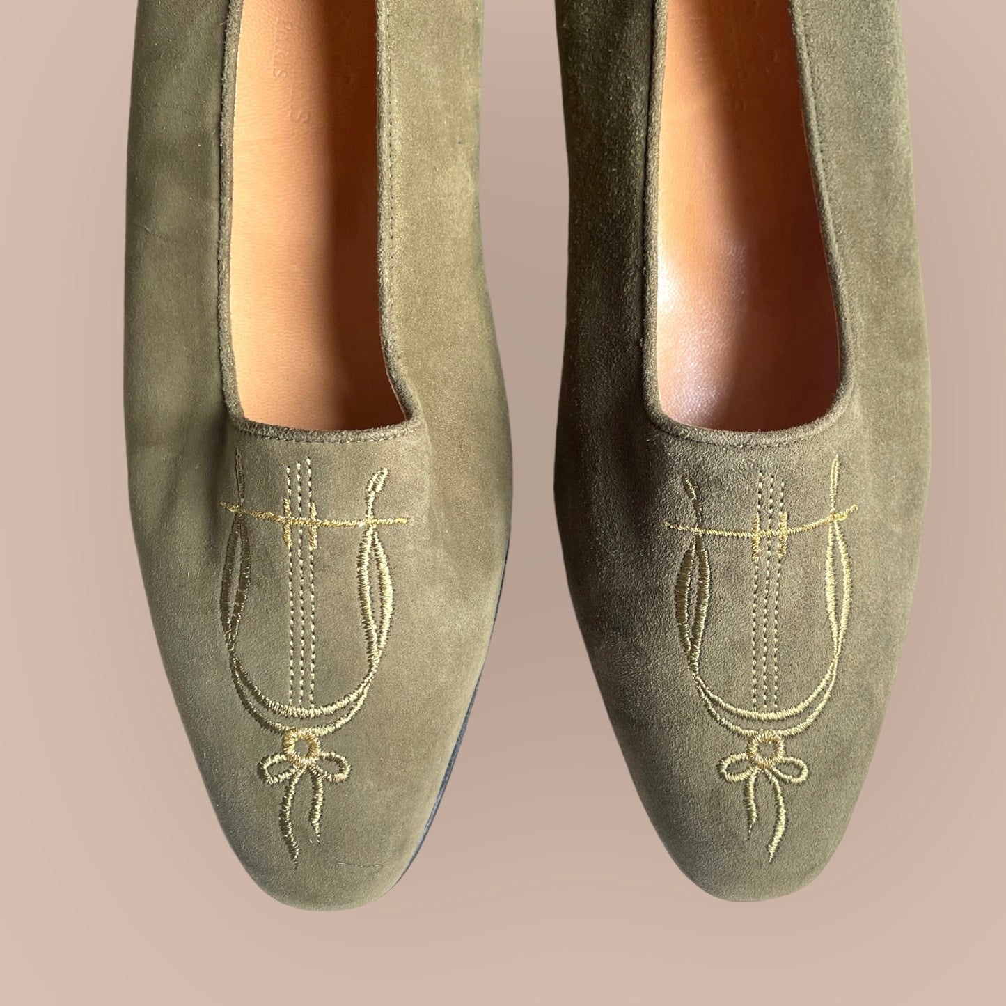 HERMES Vintage Women's Olive Green Suede Leather Embroidered Flat Shoes (Size 38.5)