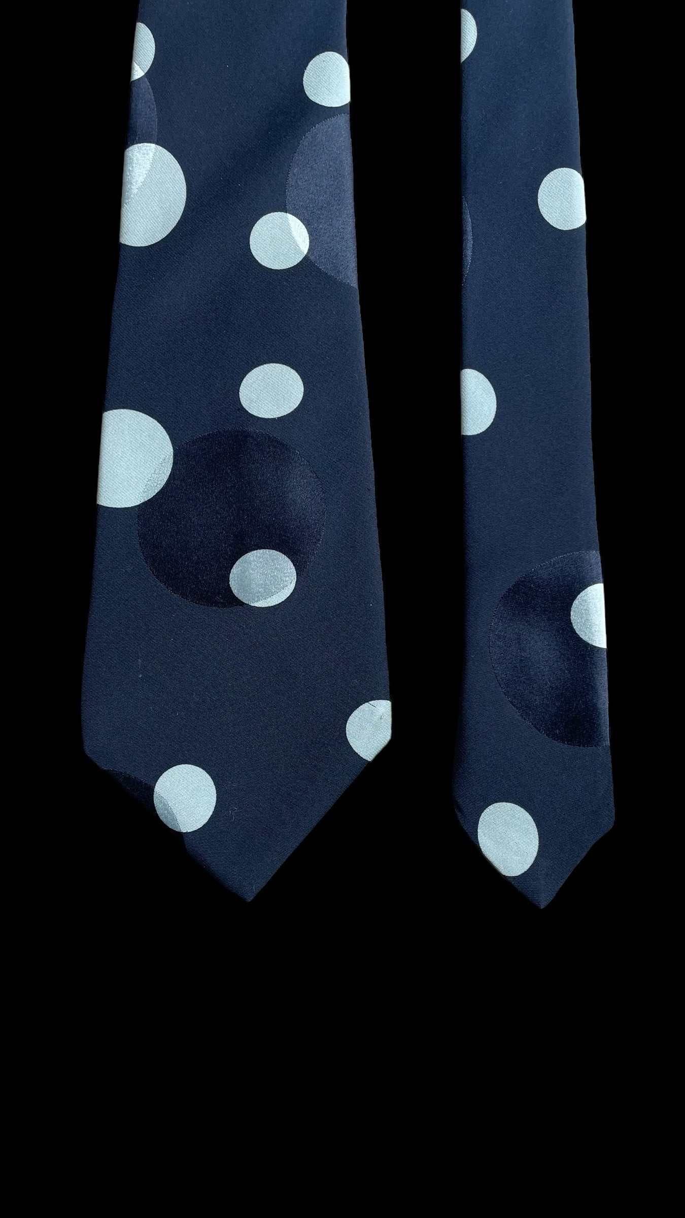 Vintage navy blue bold polka dots crepe silk jacquard tie by BRIONI (8.7 cm by 148 cm)