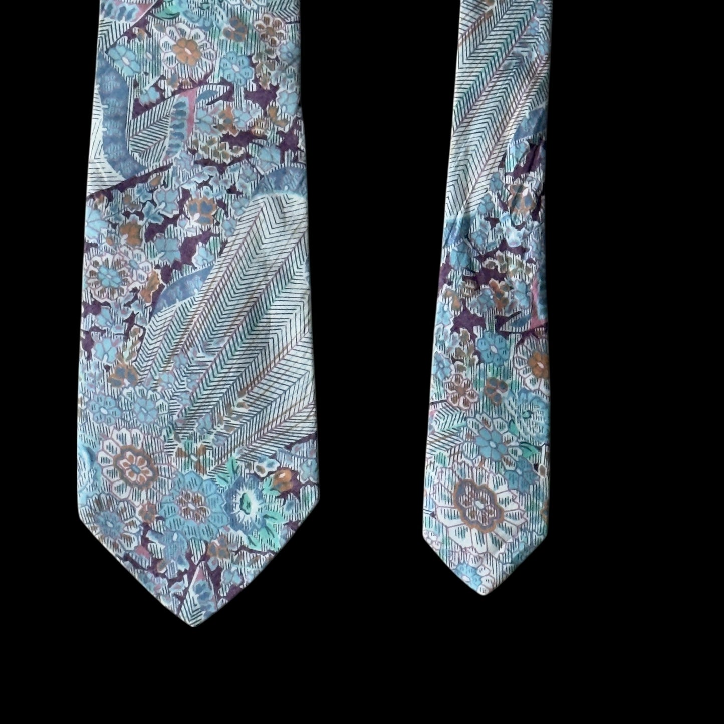 Vintage White Floral Cotton Tie By CACHAREL (La chemiserie) 8.3 cm by 148.5 cm