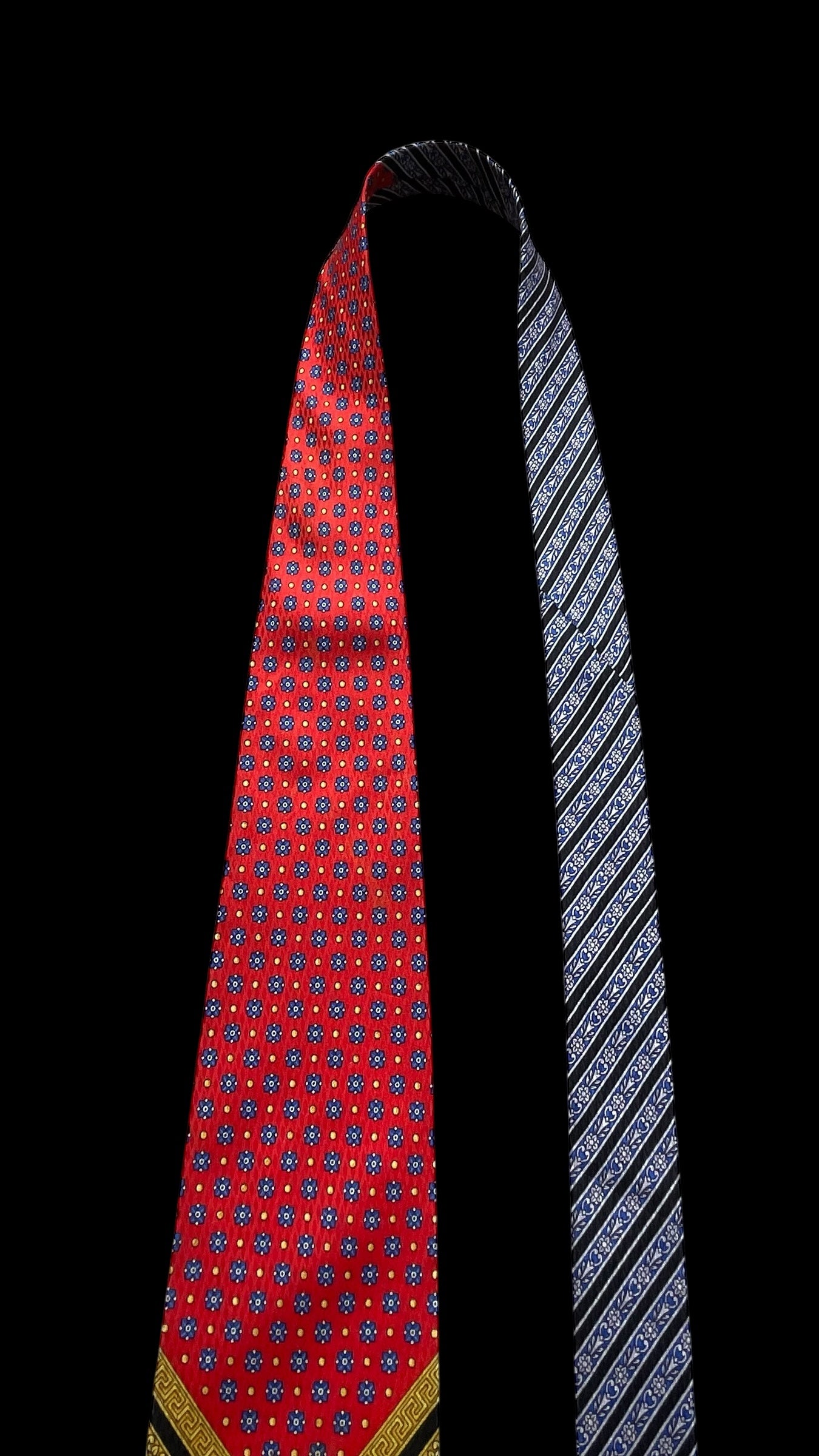 Vintage Red Floral/Baroque Crepe Silk Jacquard Tie by GIANNI VERSACE (9.5 cm by 148 cm)