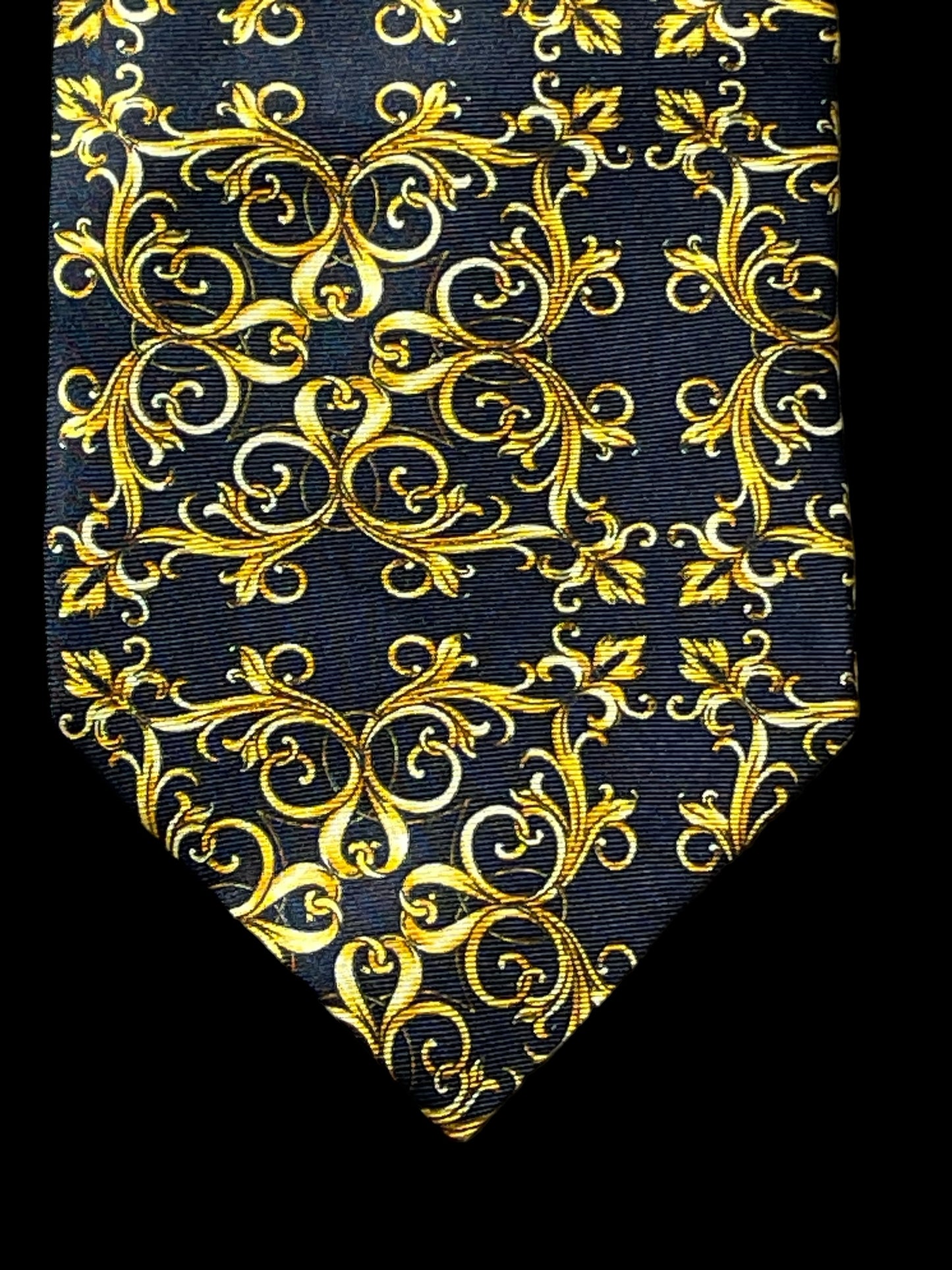 VERSACE CLASSIC V2  Vintage Silk Tie (9.3 cm by 150 cm). Black Baroque Printed