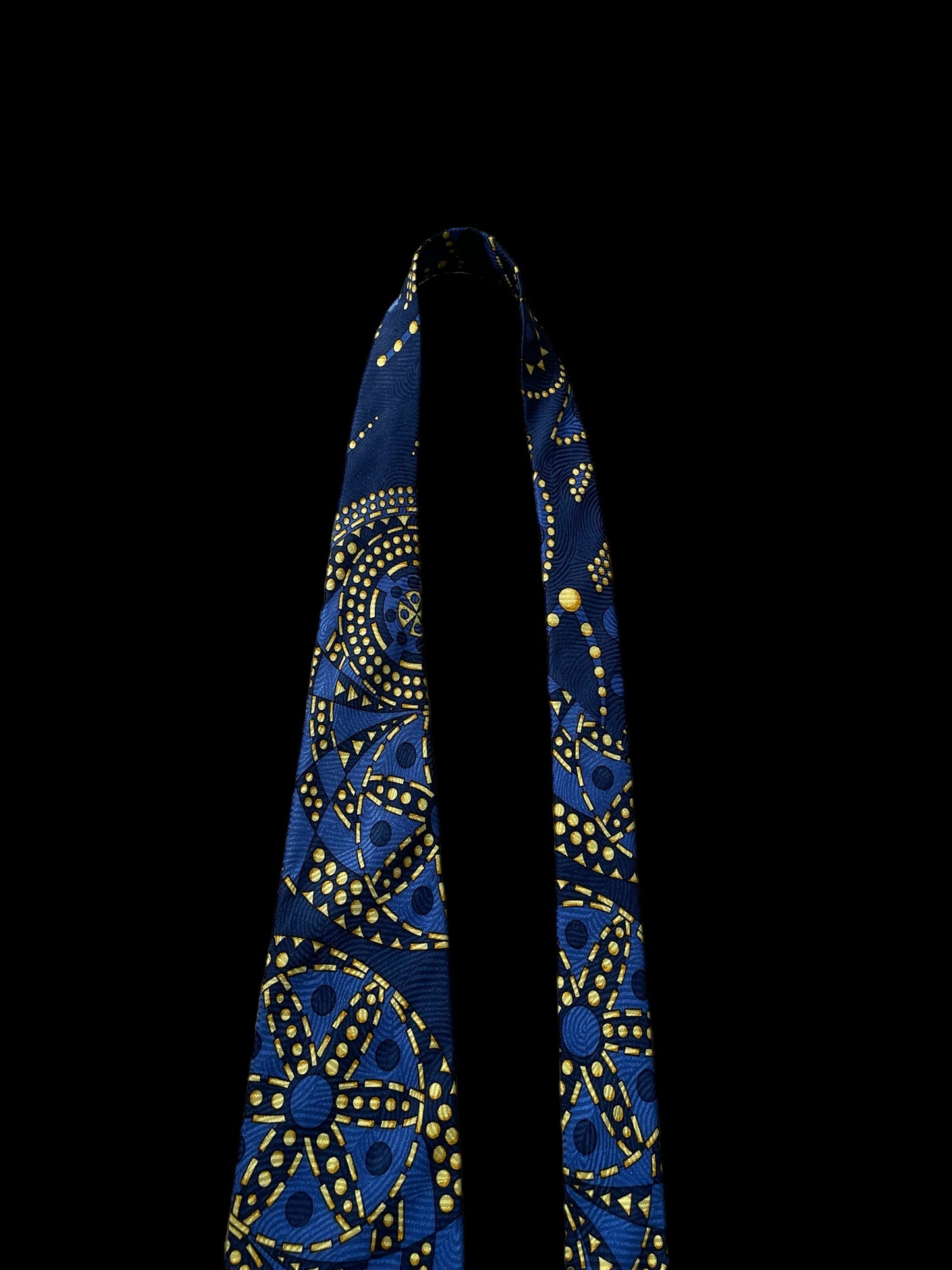 V2 by VERSACE  Vintage Crepe Silk Jacquard Tie (9.2 cm by 145 cm). Navy blue abstract Printed