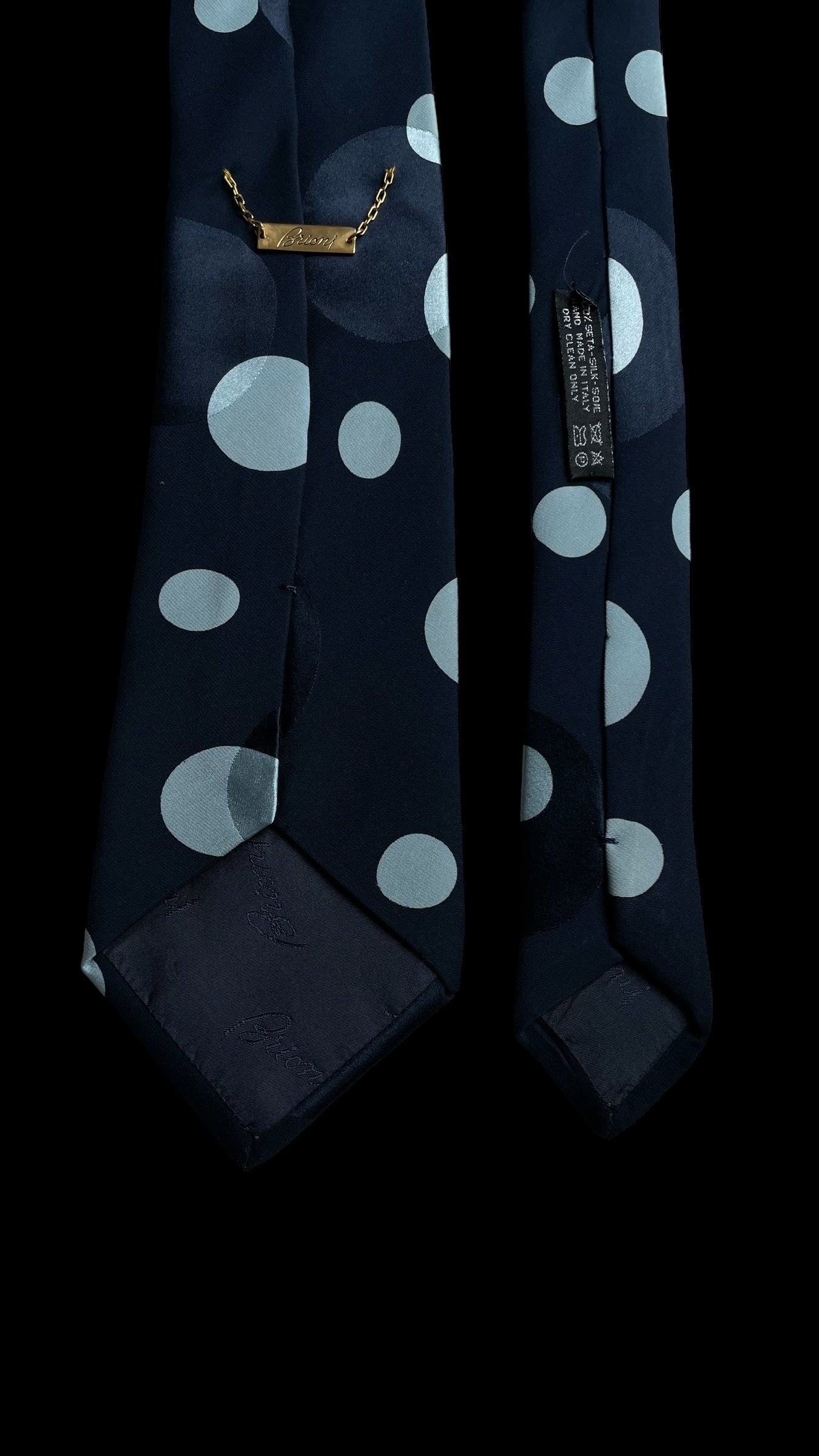 Vintage navy blue bold polka dots crepe silk jacquard tie by BRIONI (8.7 cm by 148 cm)