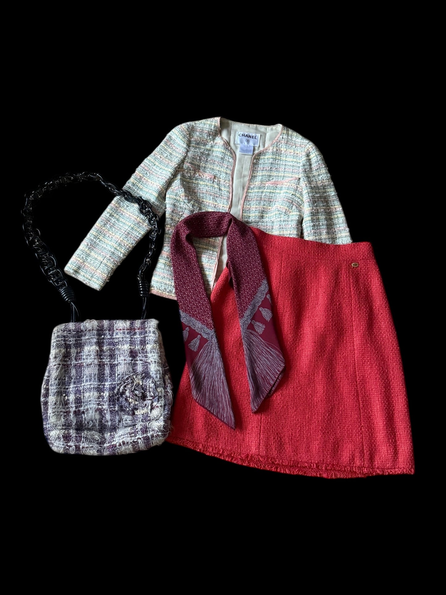 CHANEL Vintage Light Grey Tweed Jacket. Size 34 (Extra Small).