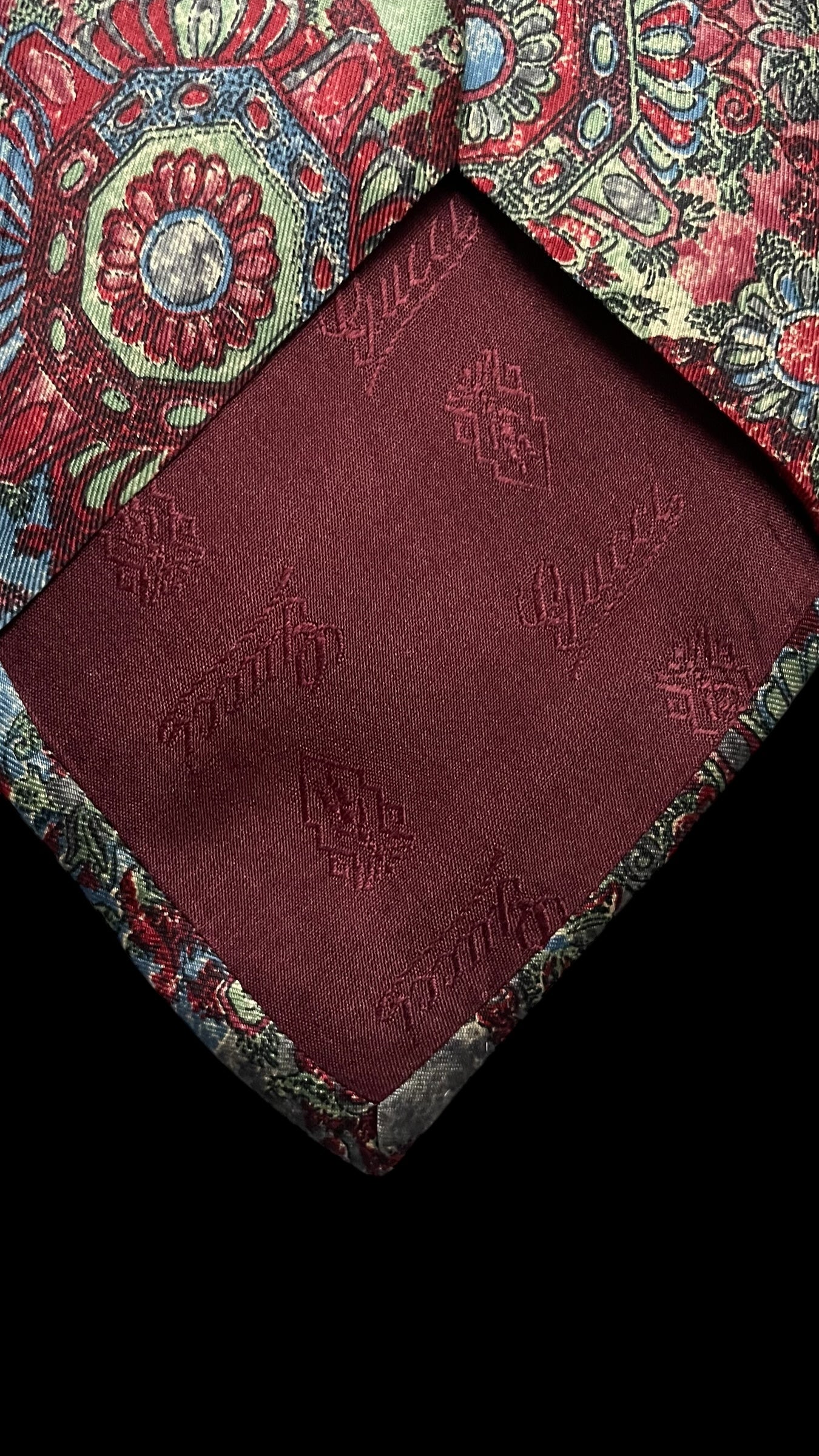 GUCCI Vintage Burgundy Baroque Silk Tie (9 cm by 149 cm)