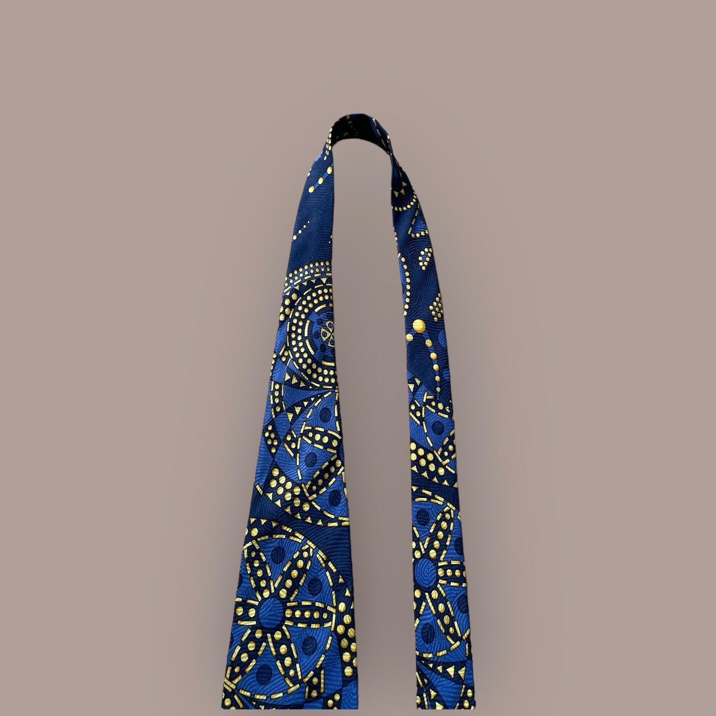 V2 by VERSACE  Vintage Crepe Silk Jacquard Tie (9.2 cm by 145 cm). Navy blue abstract Printed