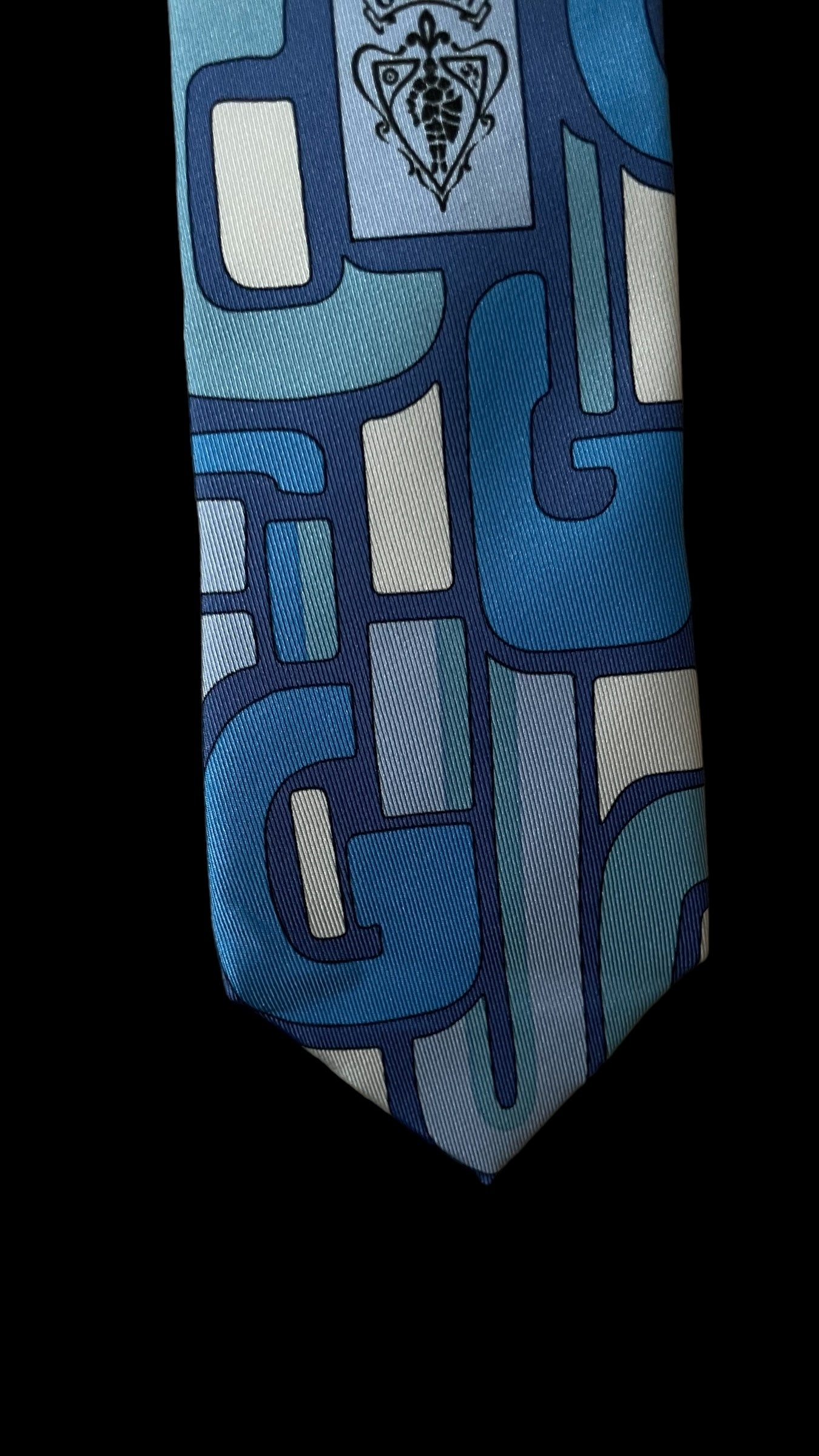 GUCCI blue abstract logos wide tie (9.5 cm by 147.5 cm)